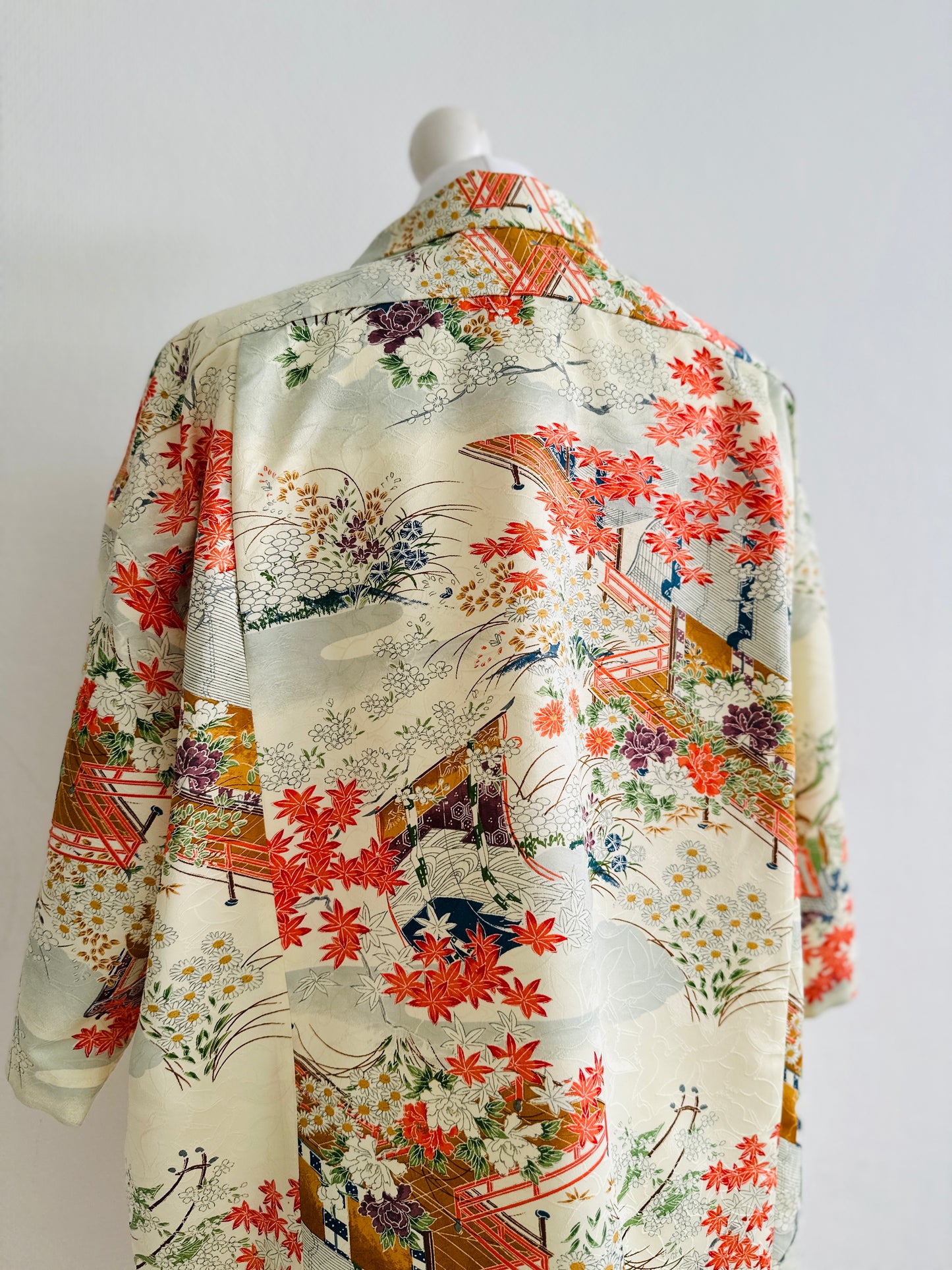 【Crème blanche, Momiji】 chemise / taille hawaïenne: 3L ＜ Nouveau ・ Silk ＞ pour les hommes, pour les femmes, le kimono japonais, les vêtements unisexais japonais, l'unisexe, les cadeaux japonais, l'article original