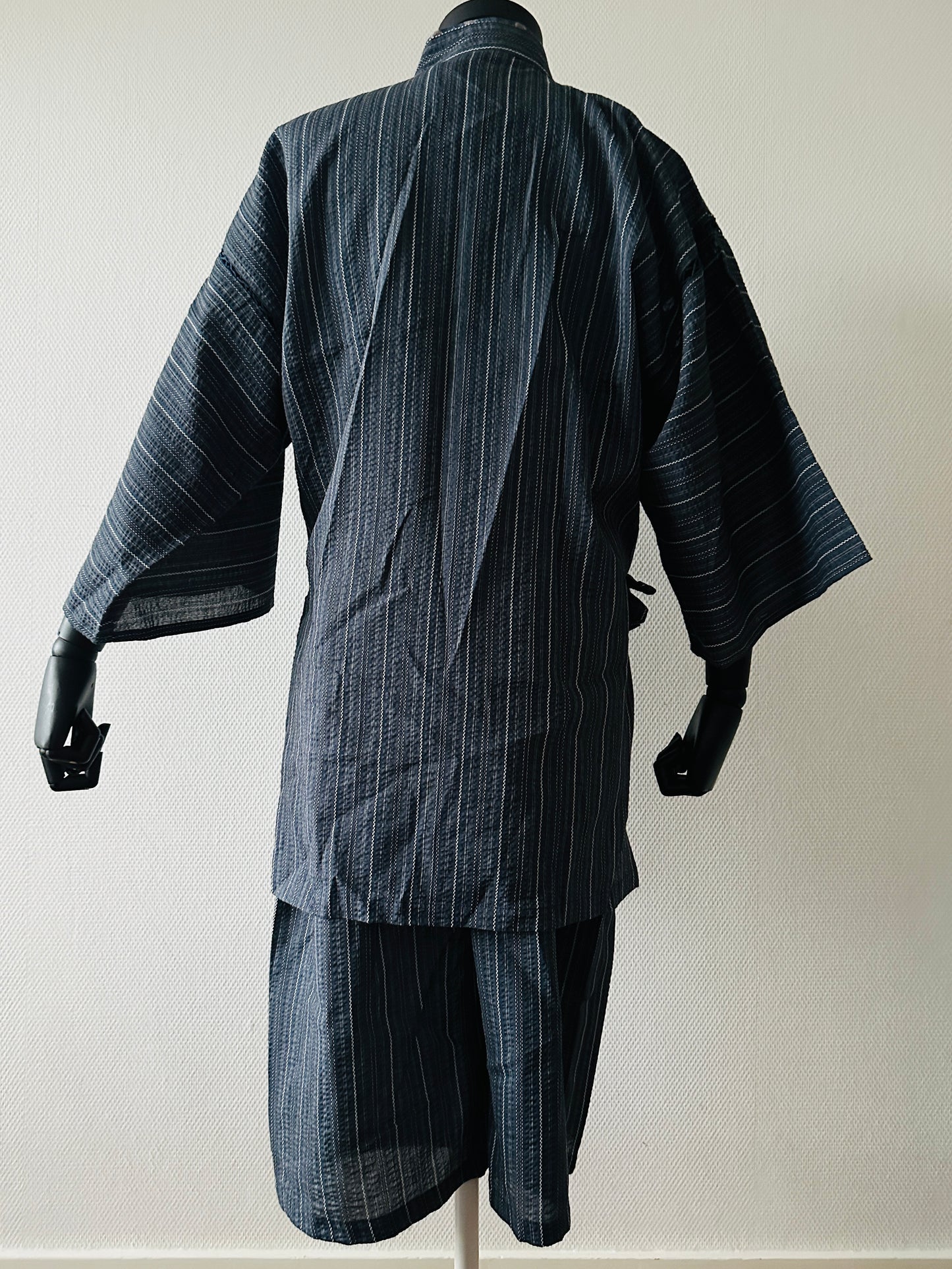 【Schwarz, shijira-ori （seersucker）】 Jinbei/Größe: 3L ＜ New ・ Baumwolle ＞ Für Männer, für Frauen, für Kinder, japanische Kimono, Japan Unisexesische Kleidung, Unisex, japanische Geschenke, entspannen Sie sich