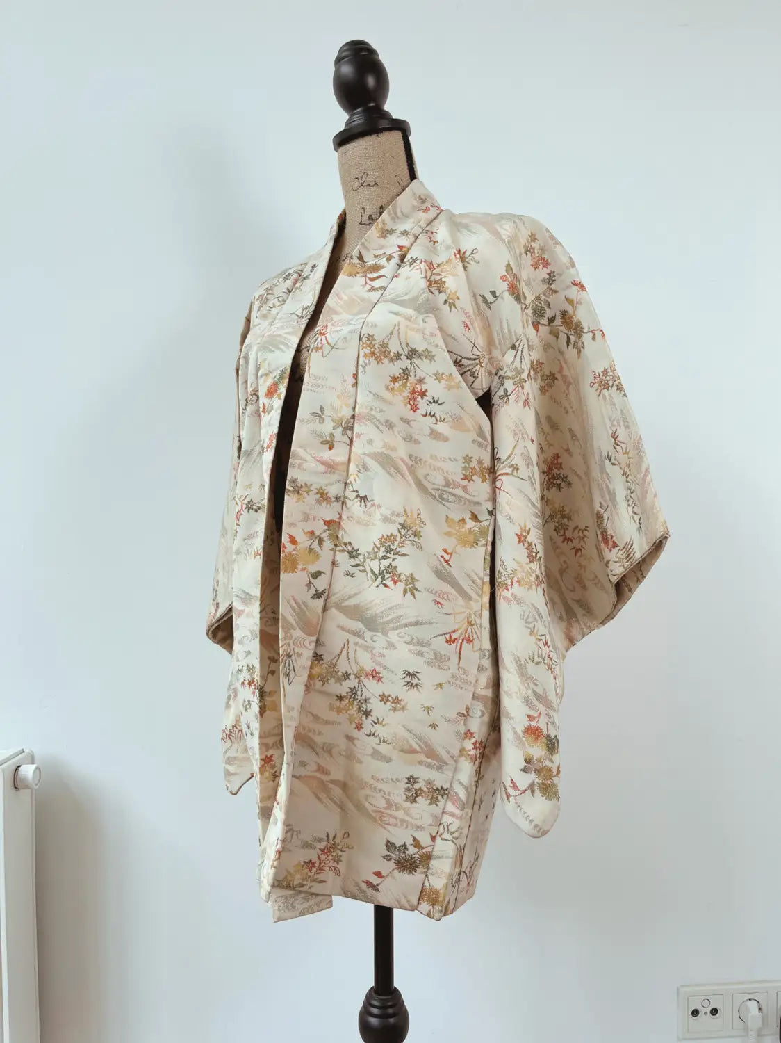 Vintage kleur Haori - Crèmewit – Landschap afgebeeld in Majolica Omeshi -