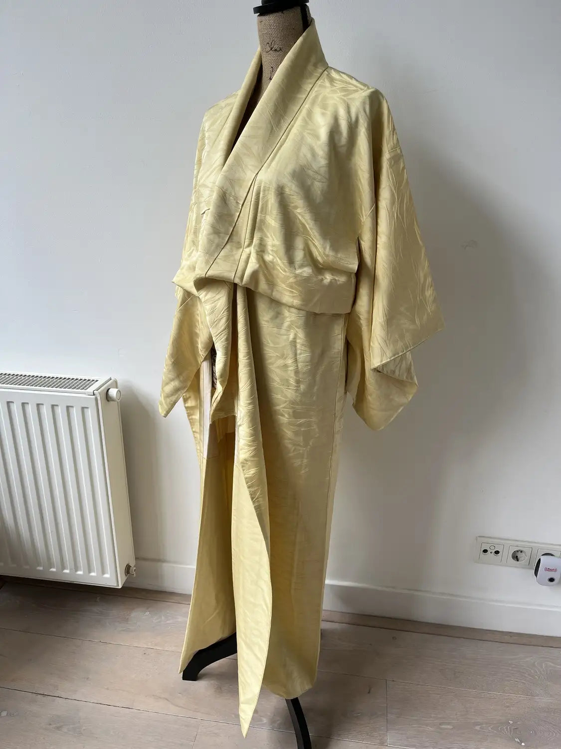 Vintage Iromuji-Kimono – weiches Gold – Halleluja, original arrangiert