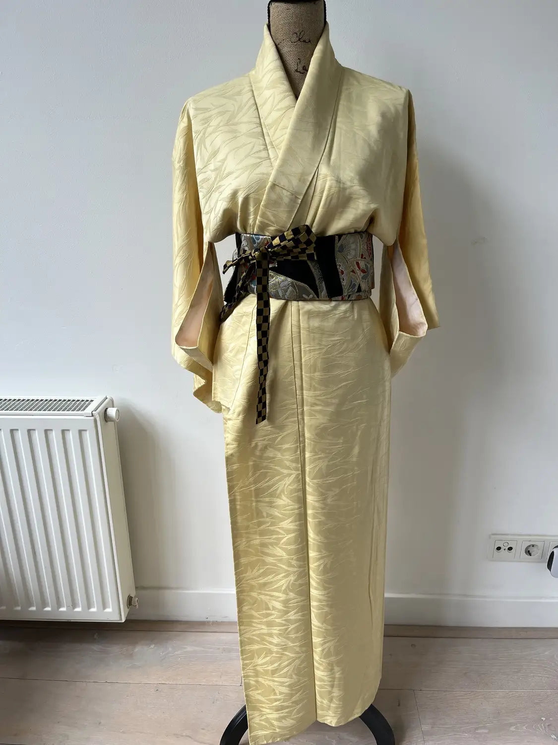 Vintage Iromuji-Kimono – weiches Gold – Halleluja, original arrangiert