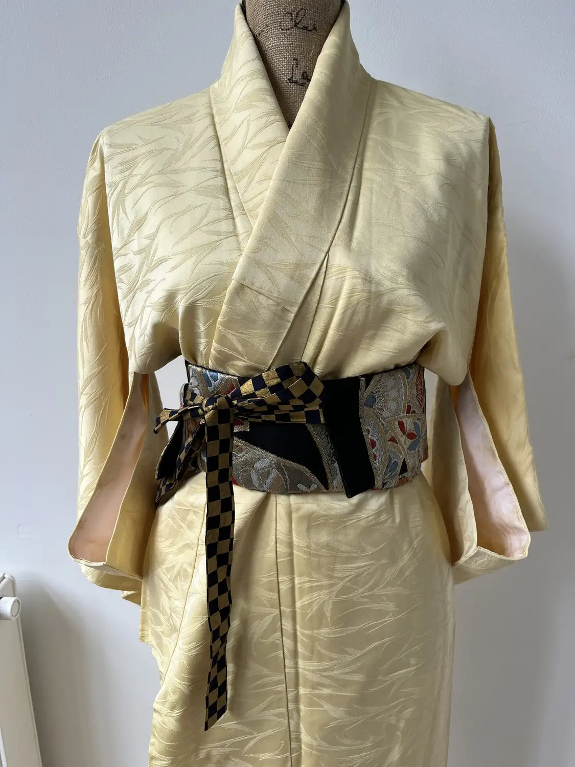 Vintage Iromuji-Kimono – weiches Gold – Halleluja, original arrangiert