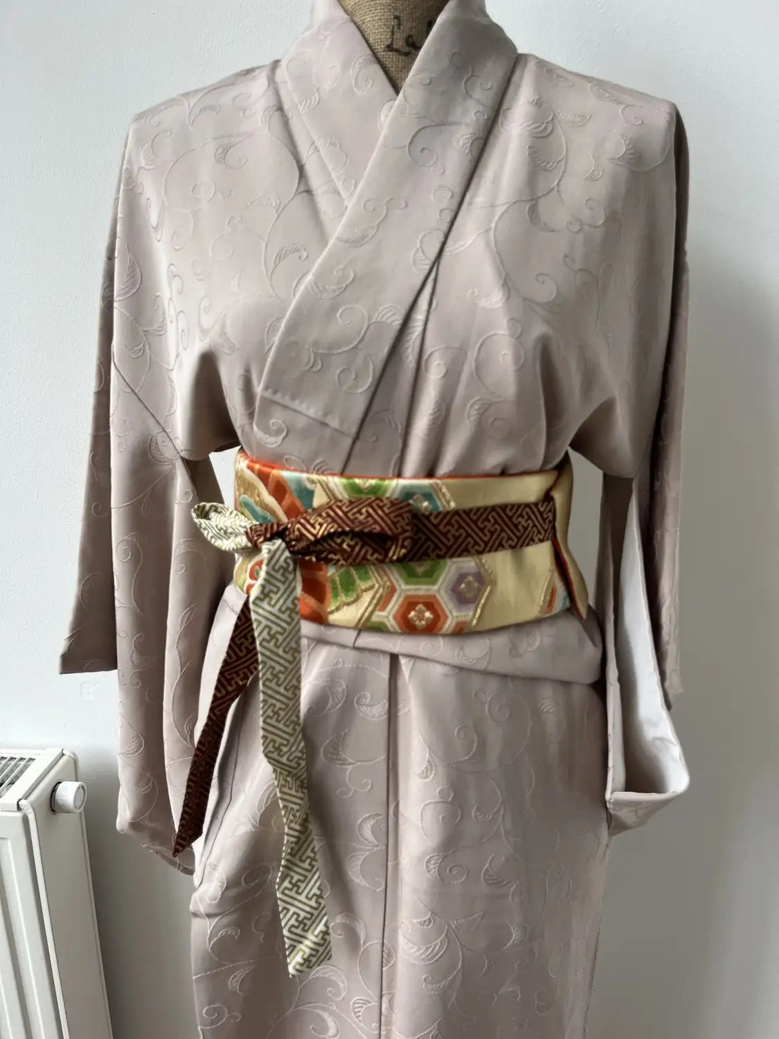 Vintage Iromuji Kimono – Grauer Karakusa – Halleluja original arrangiert