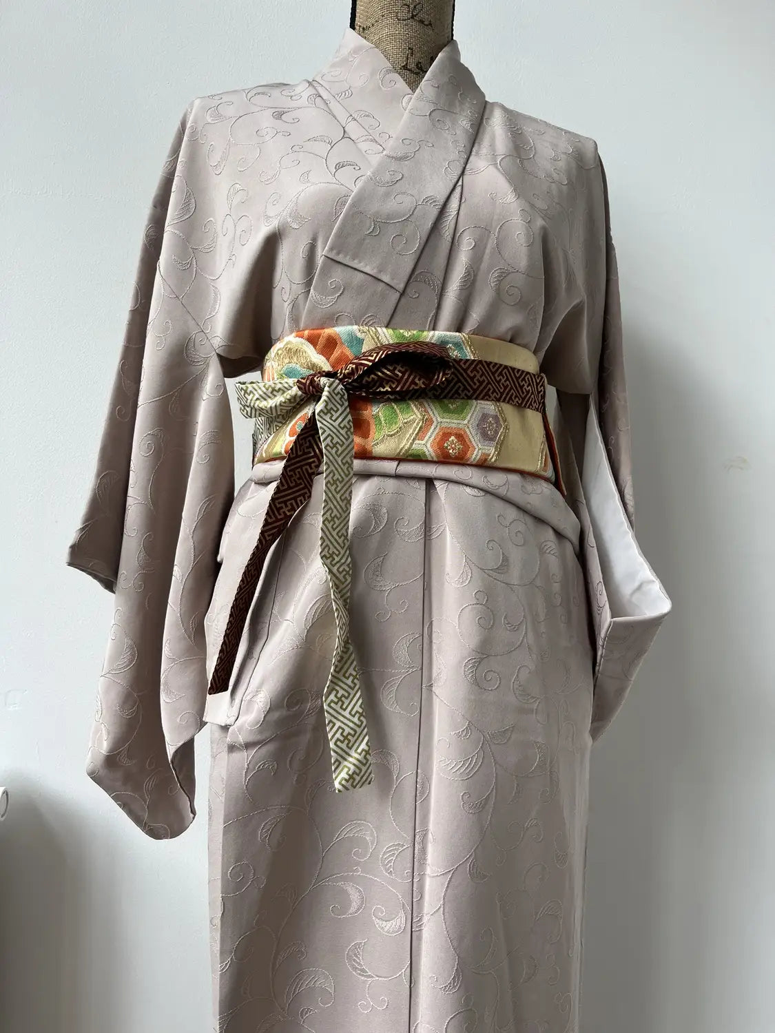 Vintage Iromuji Kimono – Grauer Karakusa – Halleluja original arrangiert