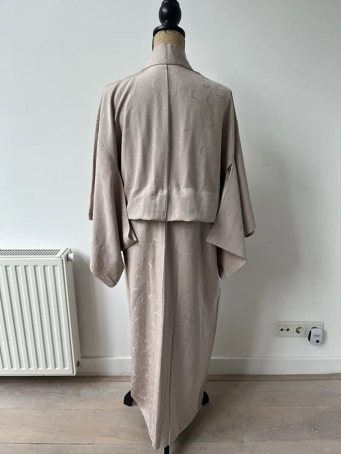 Vintage Iromuji Kimono – Grauer Karakusa – Halleluja original arrangiert