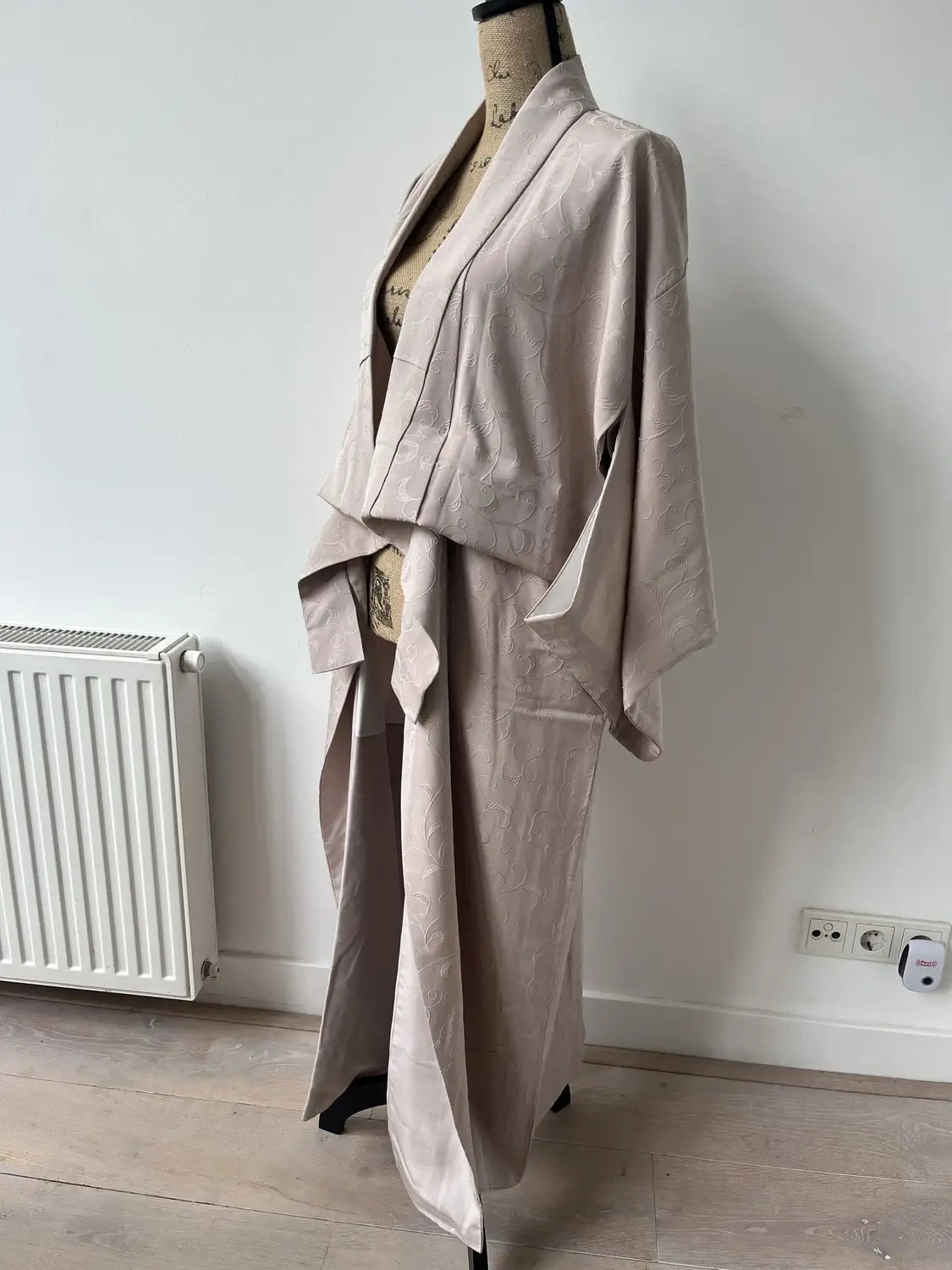 Vintage Iromuji Kimono – Grauer Karakusa – Halleluja original arrangiert