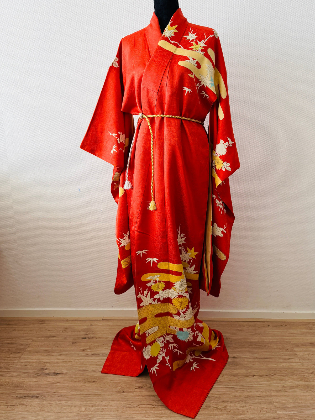 Vintage Furisode - Chrysanthemen und Egasumi -