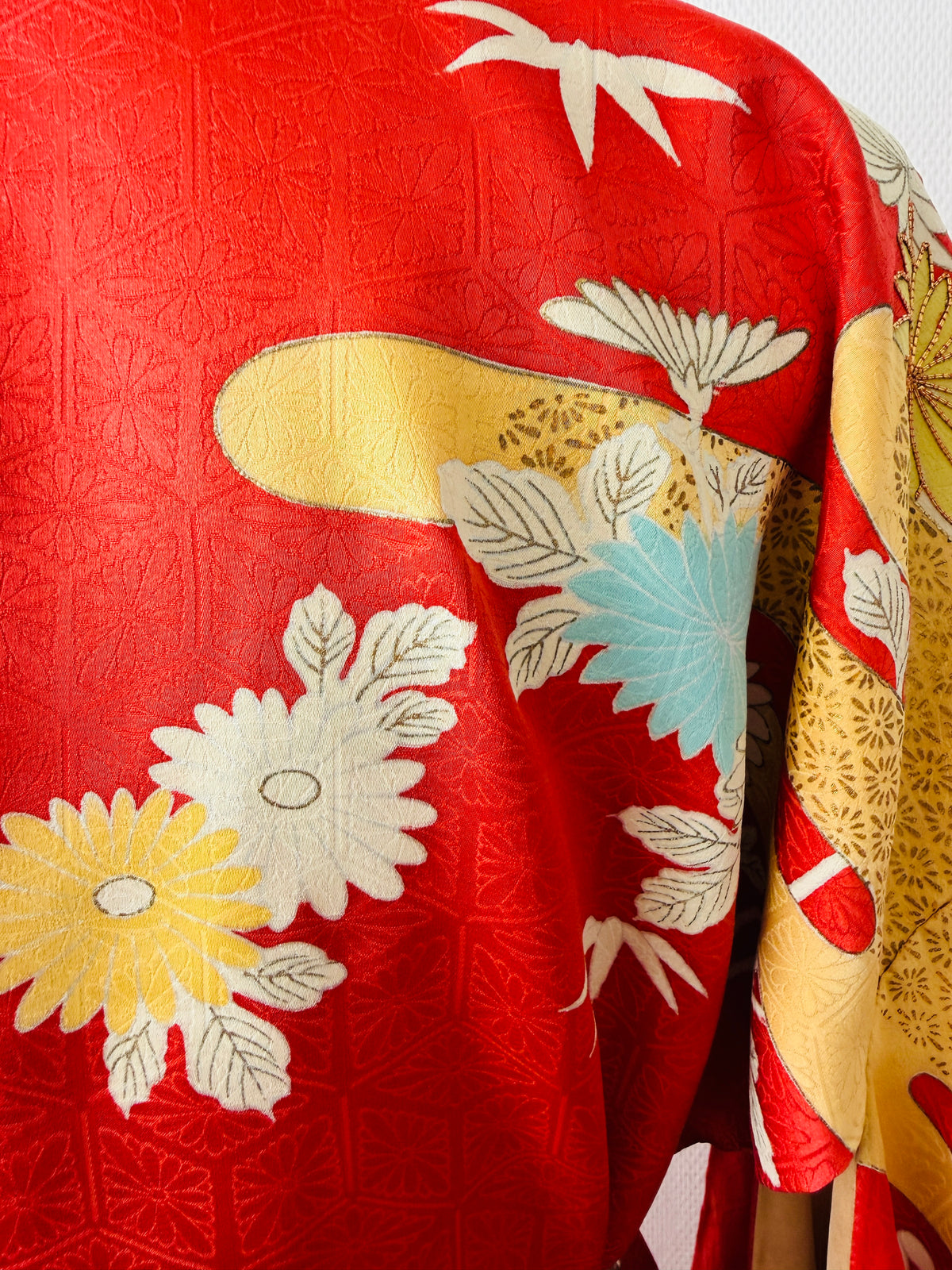 Vintage Furisode - Chrysanthemen und Egasumi -