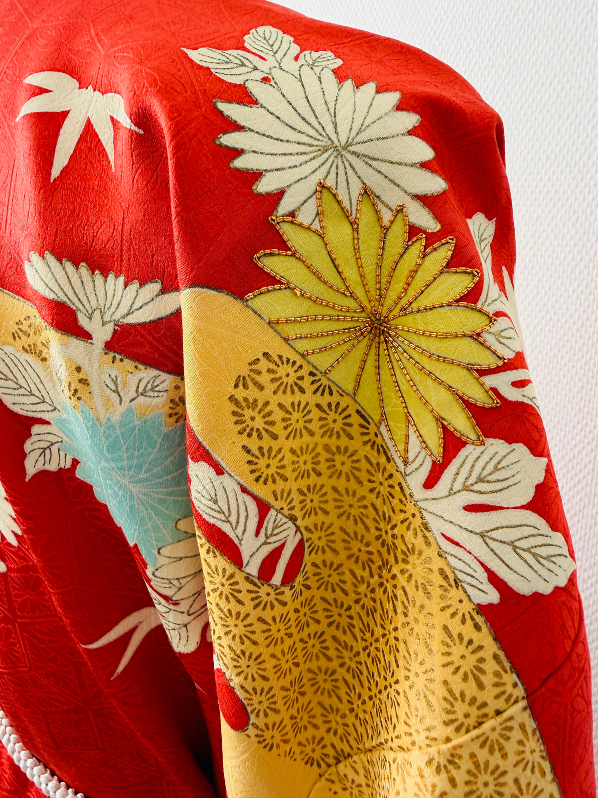 Vintage Furisode - Chrysanthemen und Egasumi -