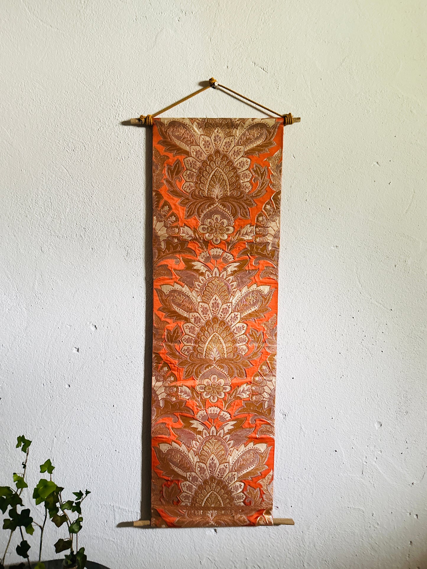 【Kakejiku】＜Good・Silk＞★Dark orange, auspicious pattern★Length 110cm/Width 40cm