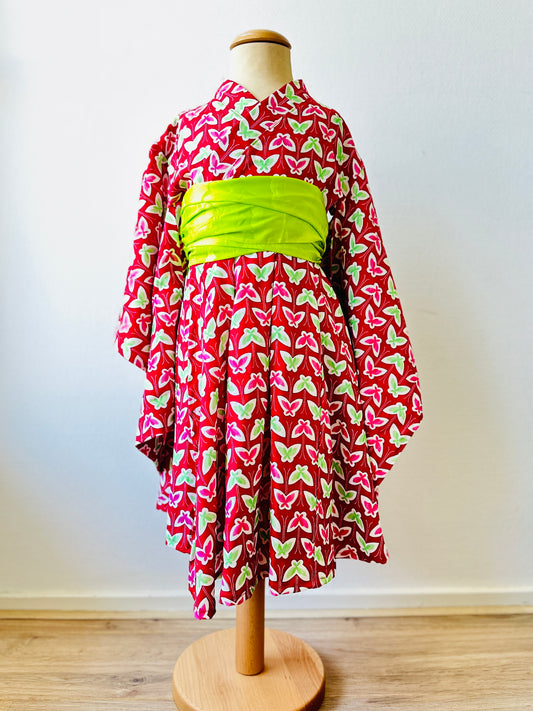 【Rode, kleine vlinders】 （（Maat 130） Yukata -jurk ＜ Nieuw ・ Katoen ＞ voor kinderen, voor vrouwen, Japanse Kimono, Japan unisexese kleding, unisex, Japanse geschenken, origineel item