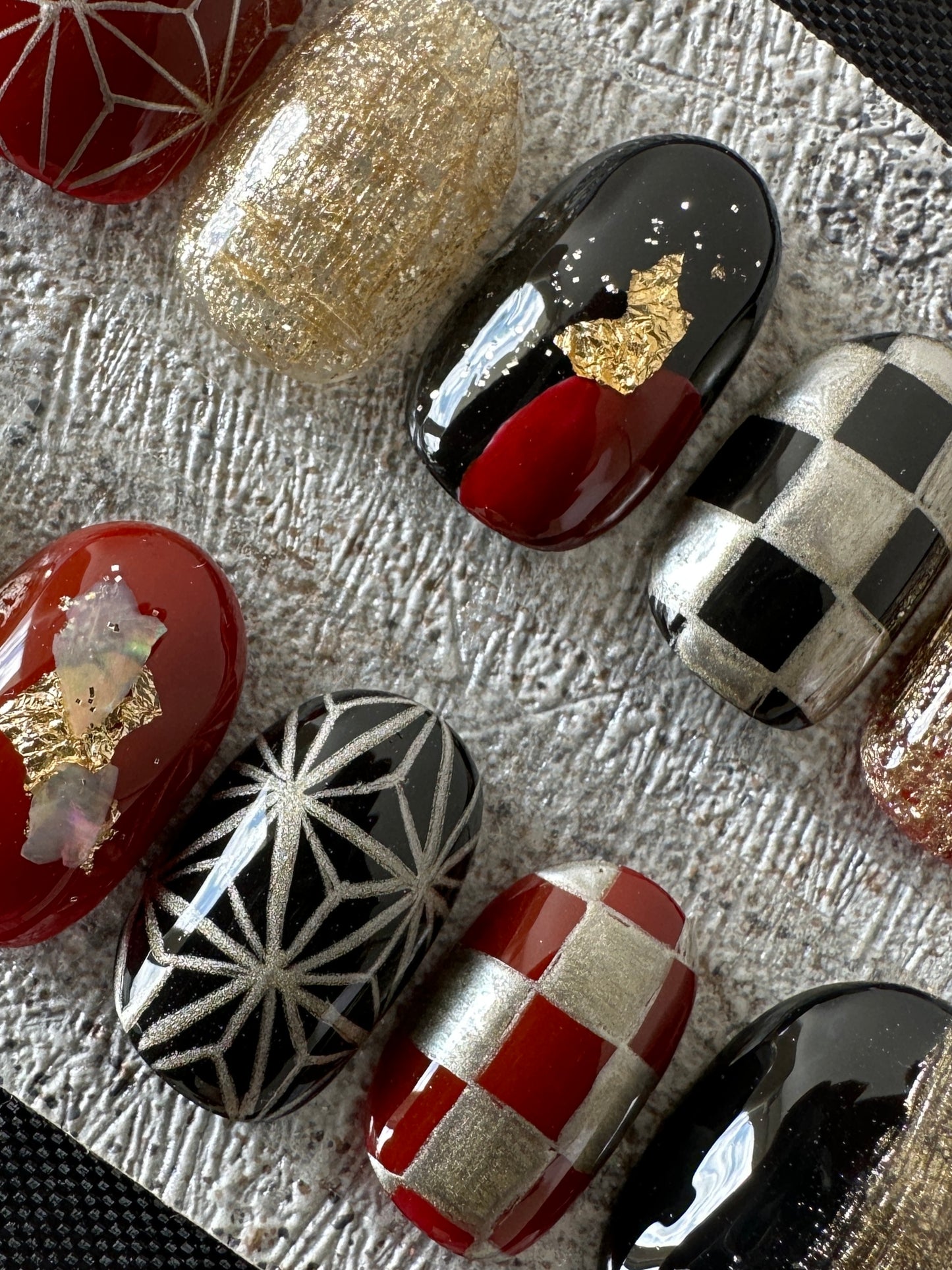 【Dunkelrot, traditionelles Muster】 Größe: M （Japanische Musternagelspitzen） handgefertigte wiederverwendbare Presse auf Nägeln, Gelnägel, Kleber auf Nägeln, japanische Geschenke