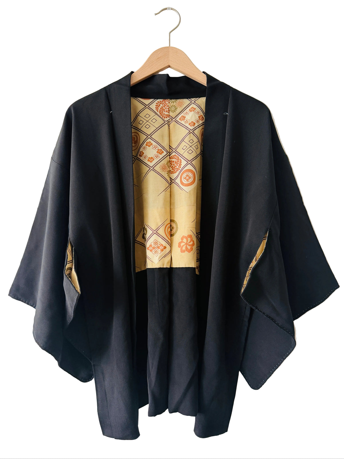 Vintage Black Haori - Auspicious Beauty Within -