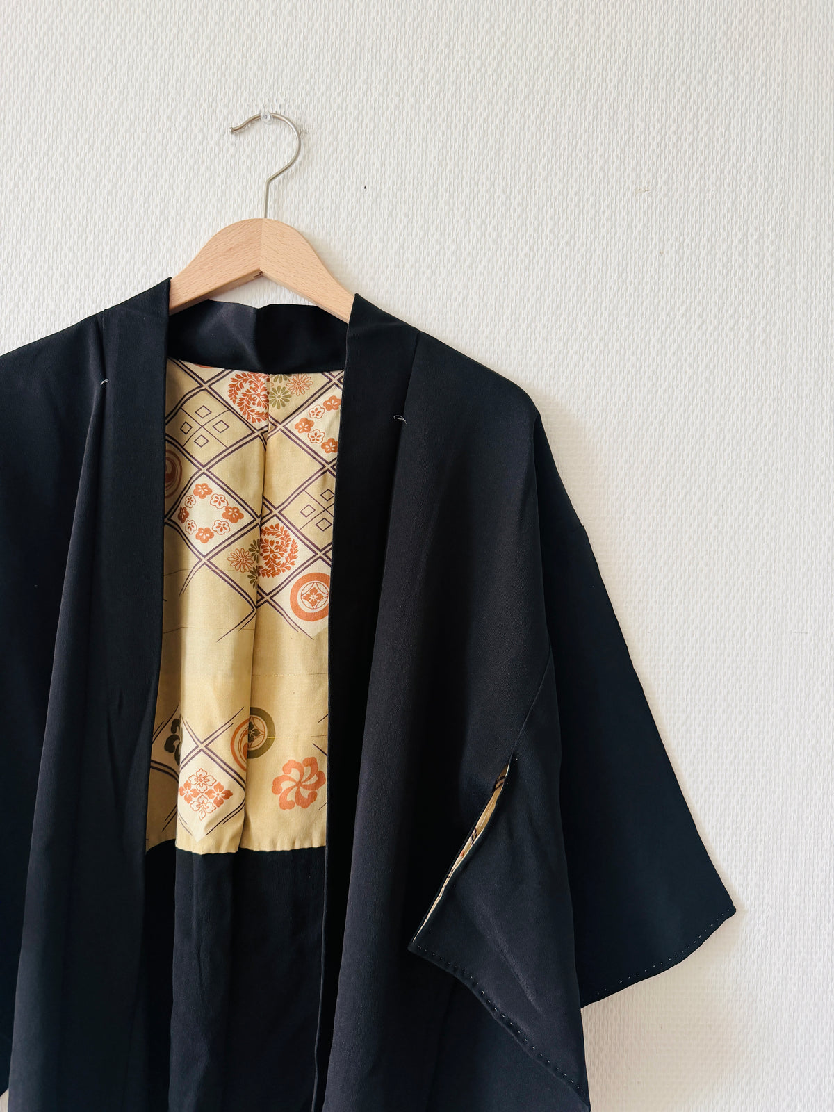 Vintage Black Haori - Auspicious Beauty Within -