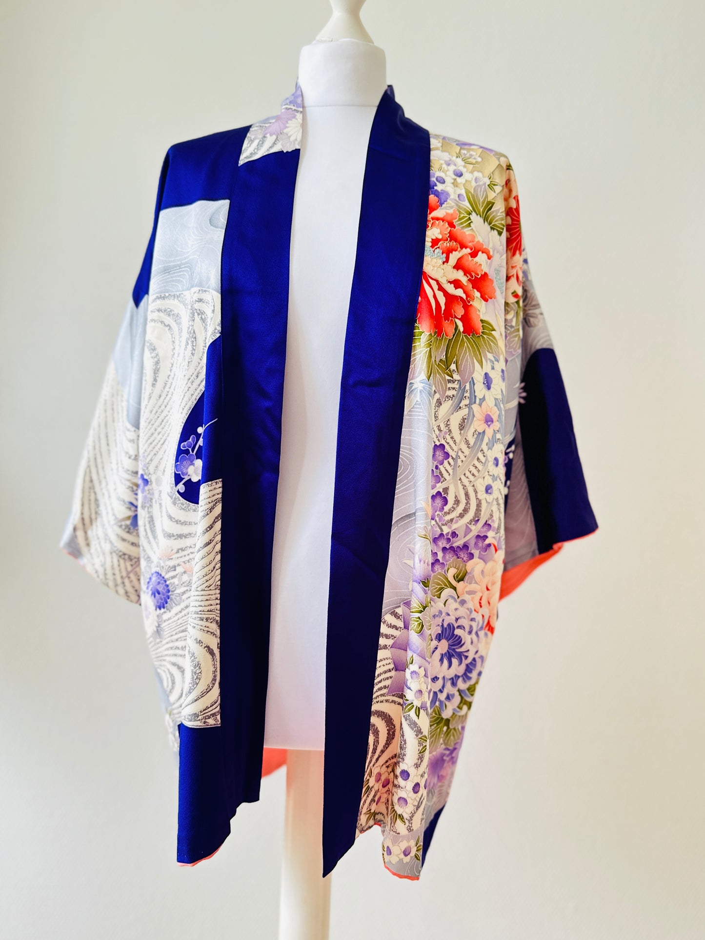 【Paars, grote bloemen en water】 Happi jas ＜ Uitstekend ・ zijde ＞ voor mannen, voor vrouwen, Japanse kimono, Japan unisexese kleding, unisex, Japanse geschenken, originele ontwerpen