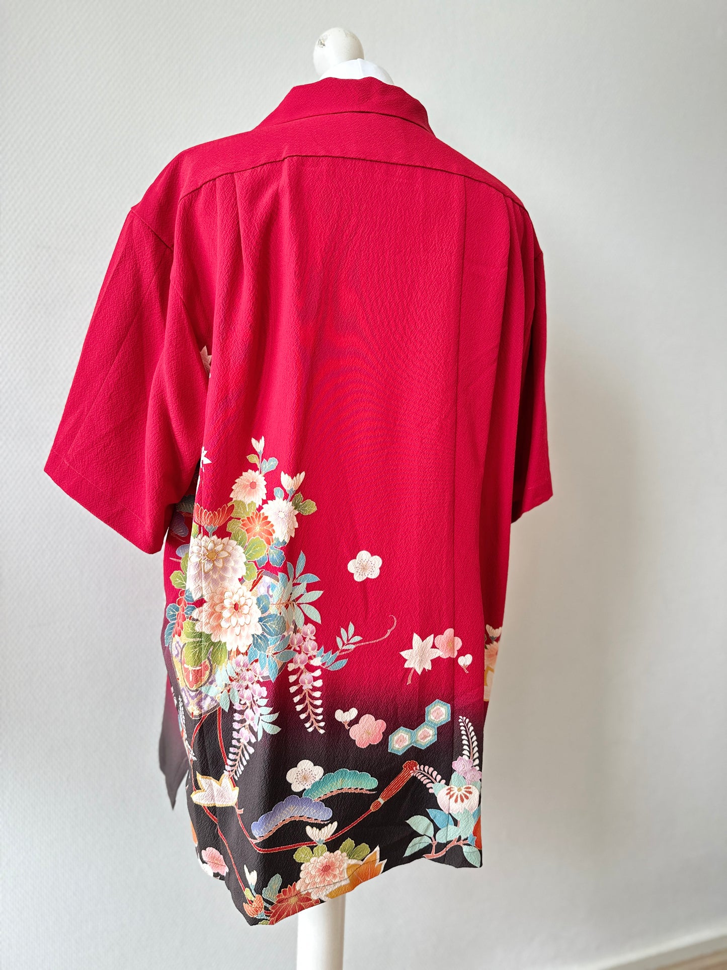 【Red,pine tree and wisteria】Hawaiian shirt/Size:2L＜New・Silk＞For Men,For Women,Japanese kimono,Japan unisexese Clothing,unisex,Japanese Gifts,Original Item