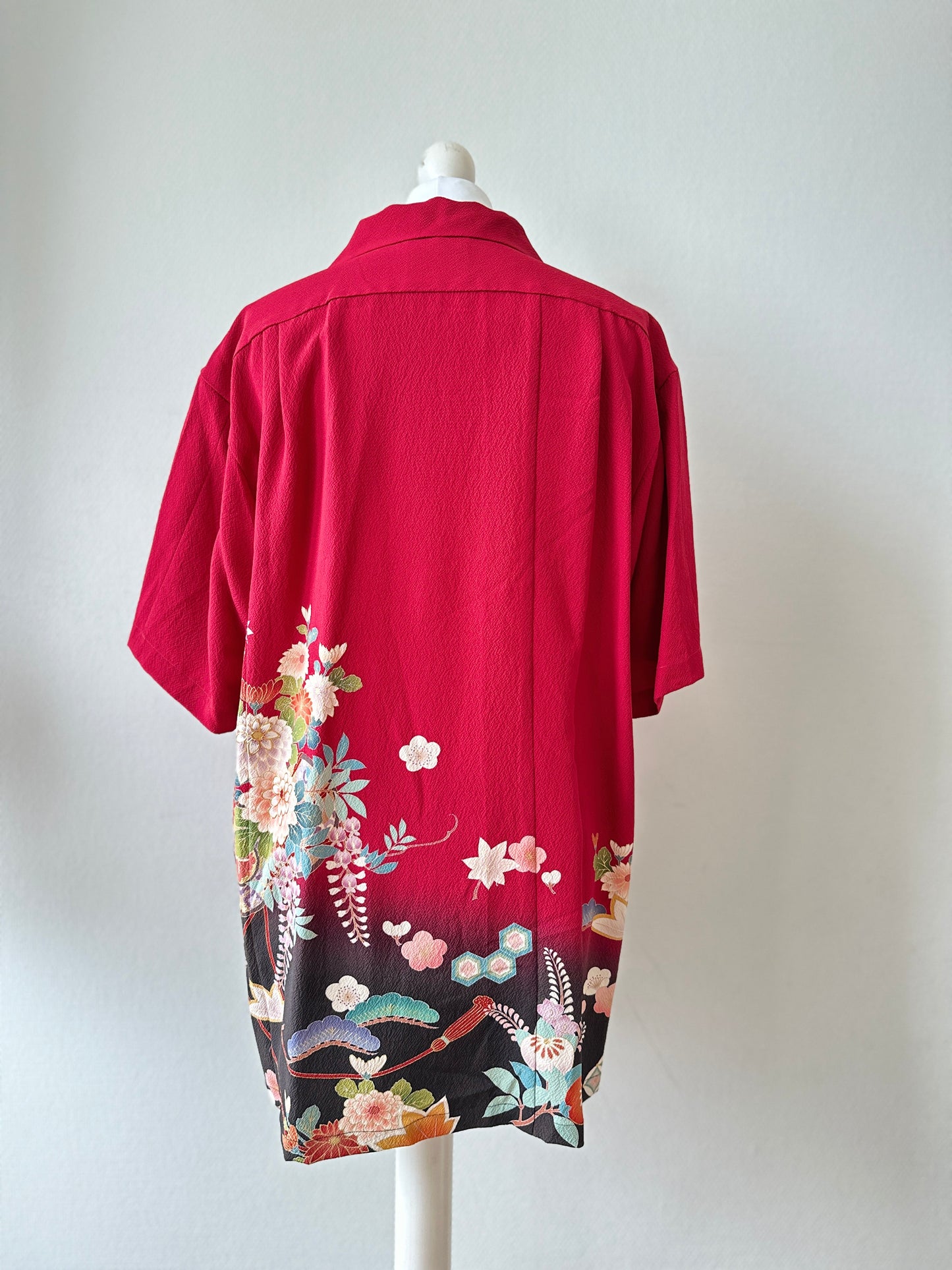 【Rouge, pin et glycine】 chemise hawaïenne / taille: 2L ＜ Nouveau ・ Silk ＞ pour les hommes, pour les femmes, le kimono japonais, les vêtements unisexais japonais, l'unisexe, les cadeaux japonais, l'article original