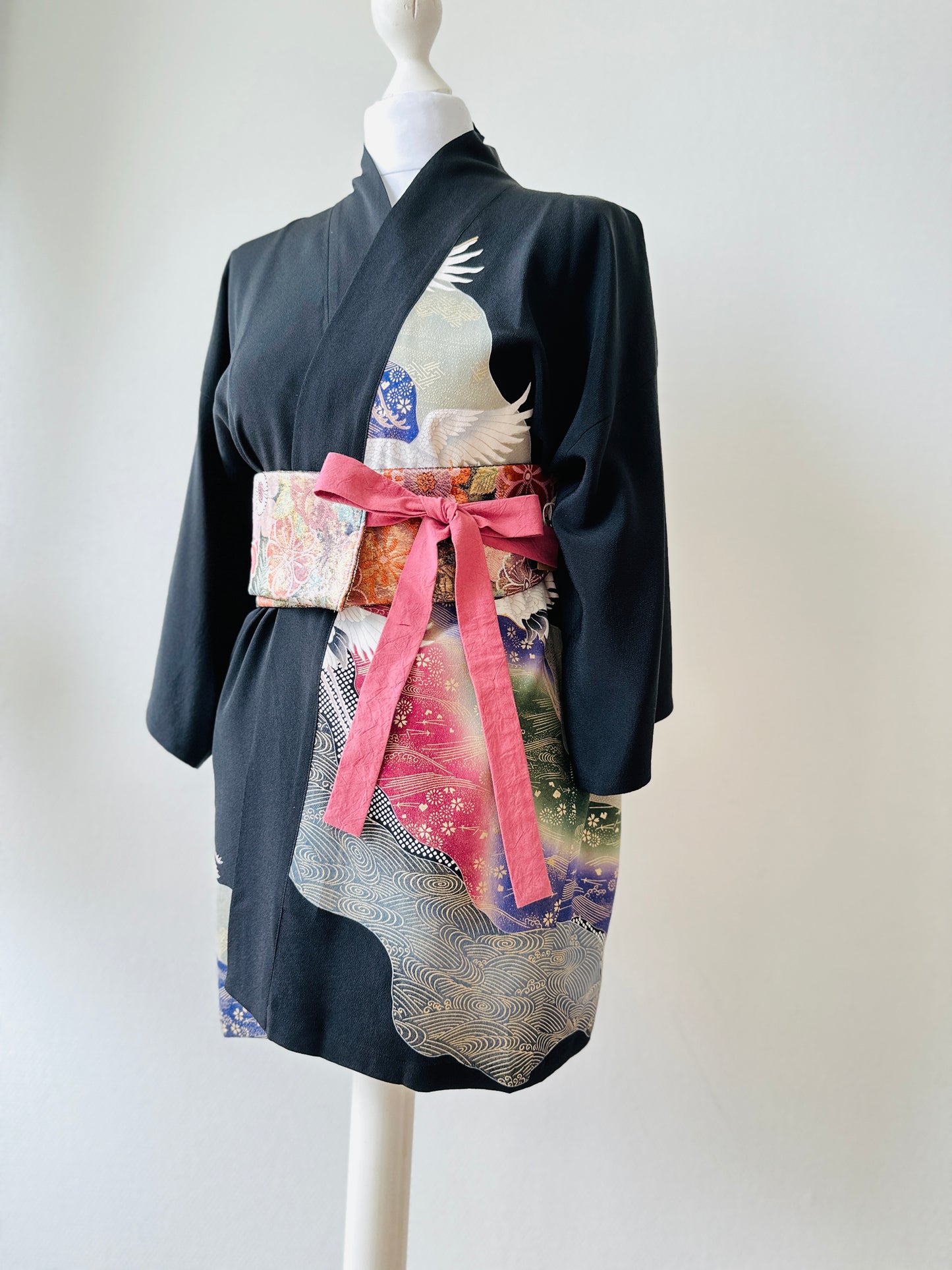 【Schwarz, Krane im Flug】 Happi Jacke ＜ ausgezeichnet ・ Seide ＞ Für Männer, für Frauen, japanische Kimono, Japan Unisexesische Kleidung, Unisex, japanische Geschenke, Originaldesigns