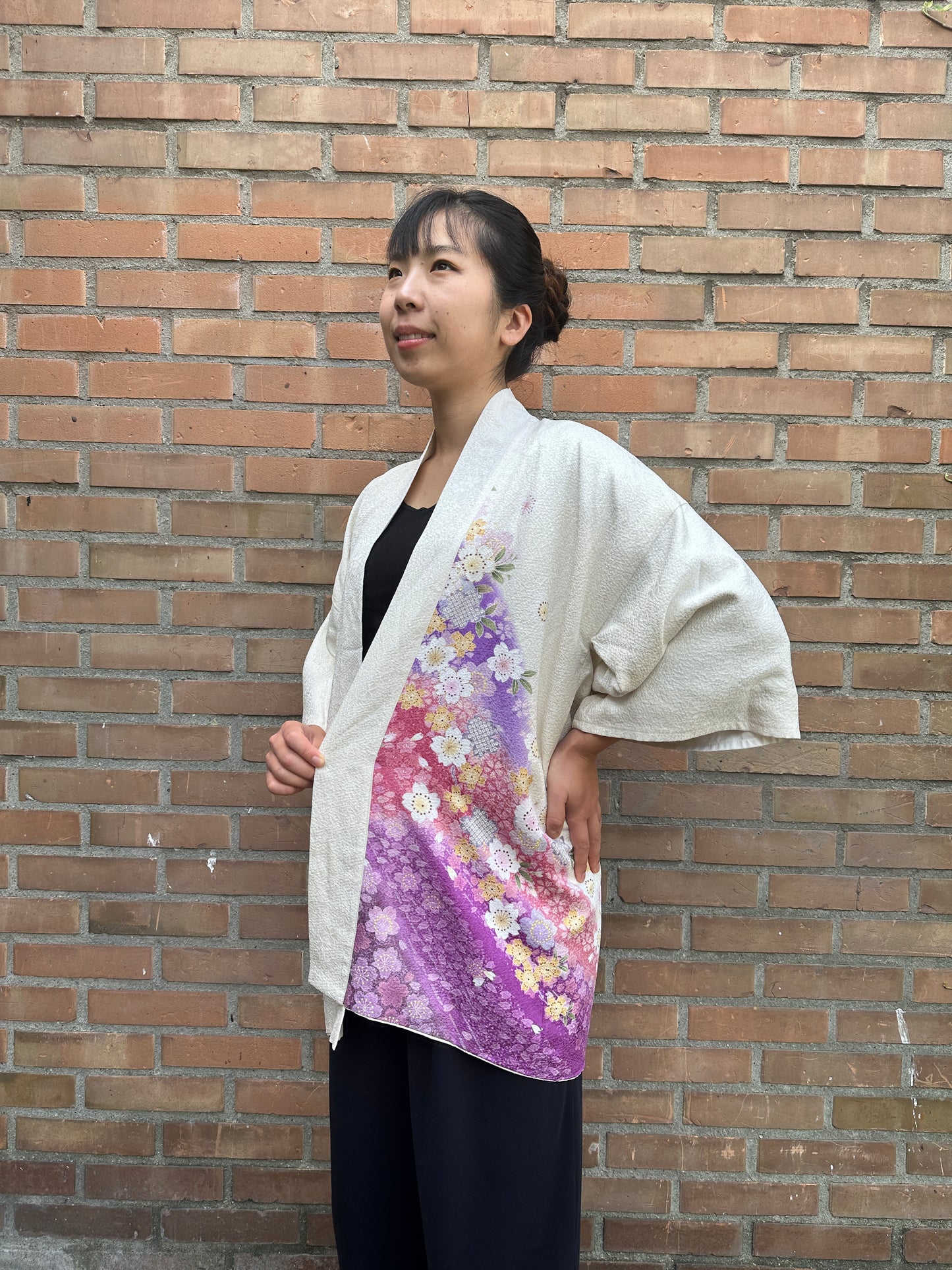 【Blanc, fleur de cerisier】 veste heureuse ＜ Excellent ・ Silk ＞ pour les hommes, pour les femmes, le kimono japonais, les vêtements unisexais japonais, unisexe, cadeaux japonais, designs originaux