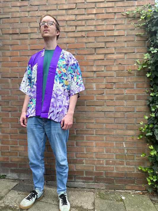 【Purple, Fleurs classiques】 Veste heureuse ＜ Excellent ・ Silk ＞ pour les hommes, pour les femmes, le kimono japonais, les vêtements unisexais japonais, unisexe, cadeaux japonais, designs originaux
