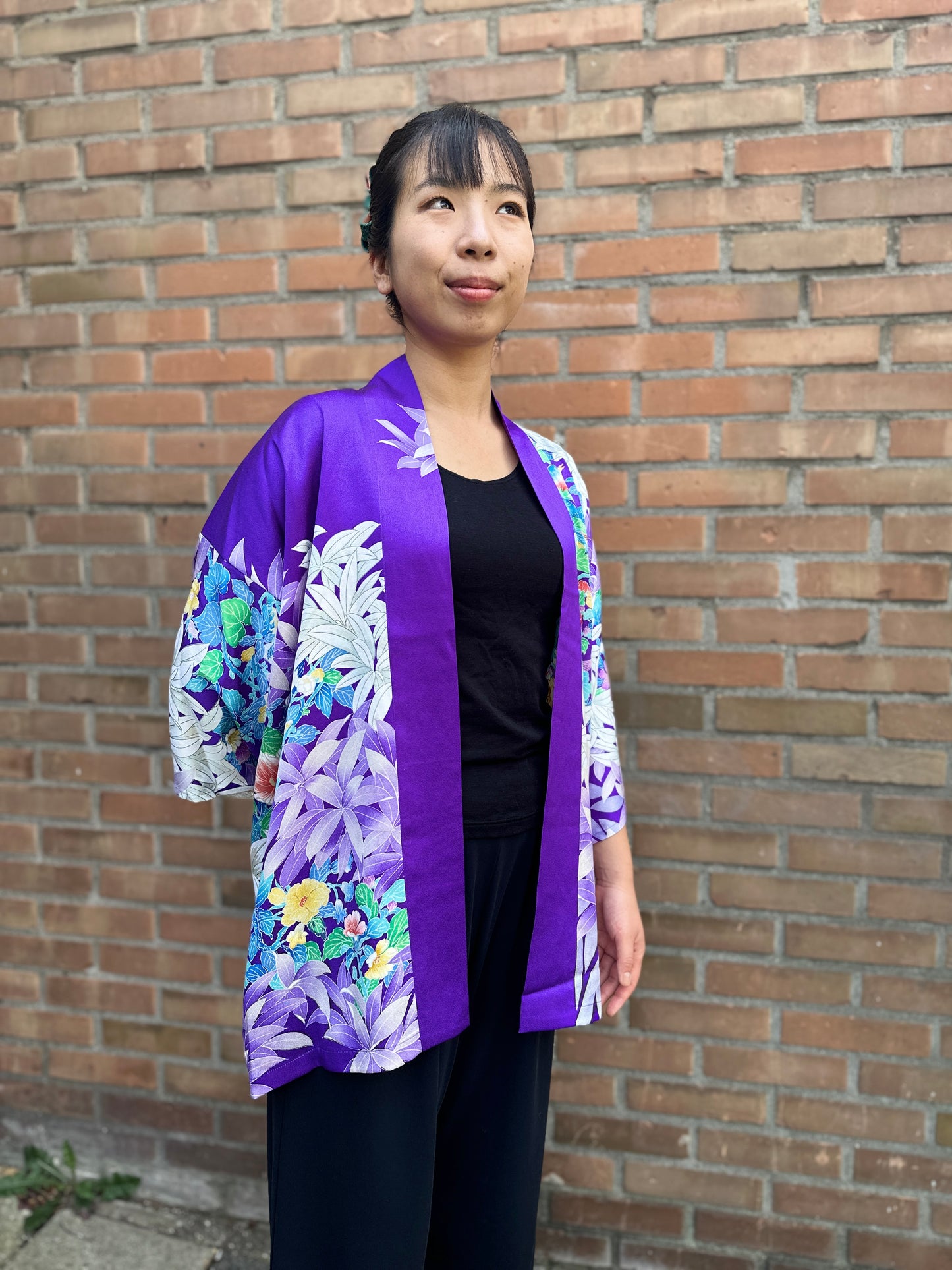 【Purple, klassieke bloemen】 Happi -jas ＜ Uitstekend ・ zijde ＞ voor mannen, voor vrouwen, Japanse Kimono, Japan unisexese kleding, unisex, Japanse geschenken, originele ontwerpen