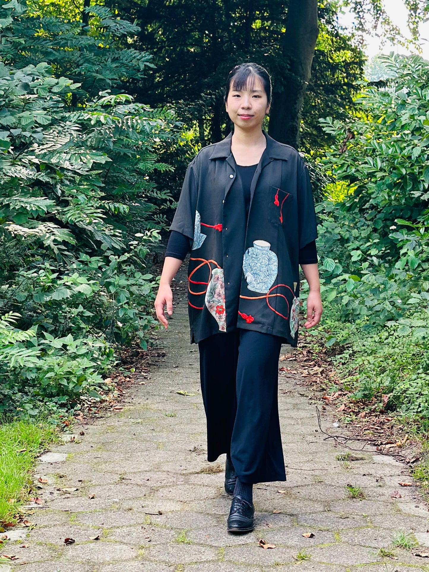 【Black, Vase and String】 Shirt / Taille hawaïen: 2L ＜ Nouveau ・ Silk ＞ pour les hommes, pour les femmes, le kimono japonais, les vêtements unisexais japonais, l'unisexe, les cadeaux japonais, l'article original