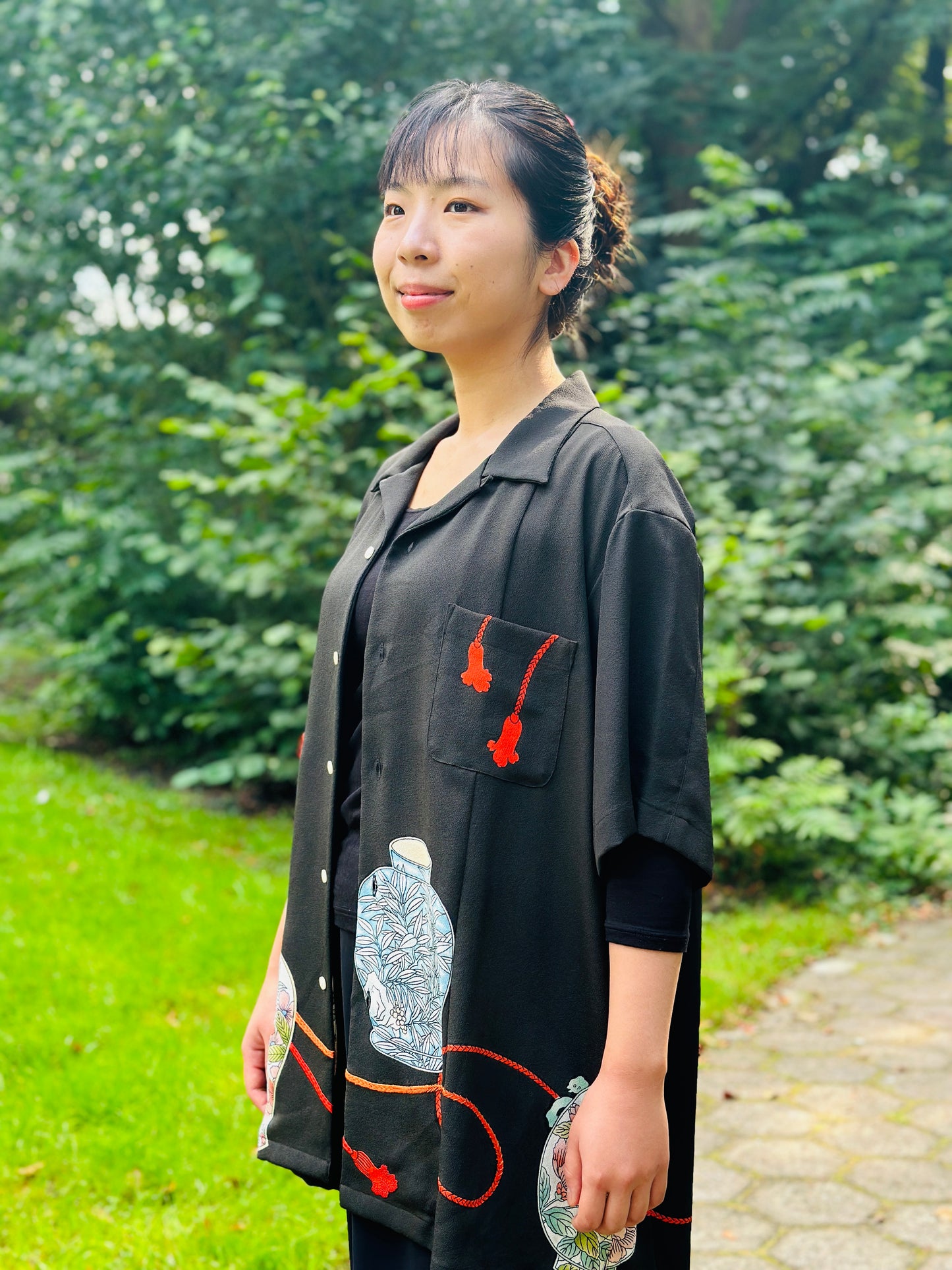 【Black, Vase and String】 Shirt / Taille hawaïen: 2L ＜ Nouveau ・ Silk ＞ pour les hommes, pour les femmes, le kimono japonais, les vêtements unisexais japonais, l'unisexe, les cadeaux japonais, l'article original