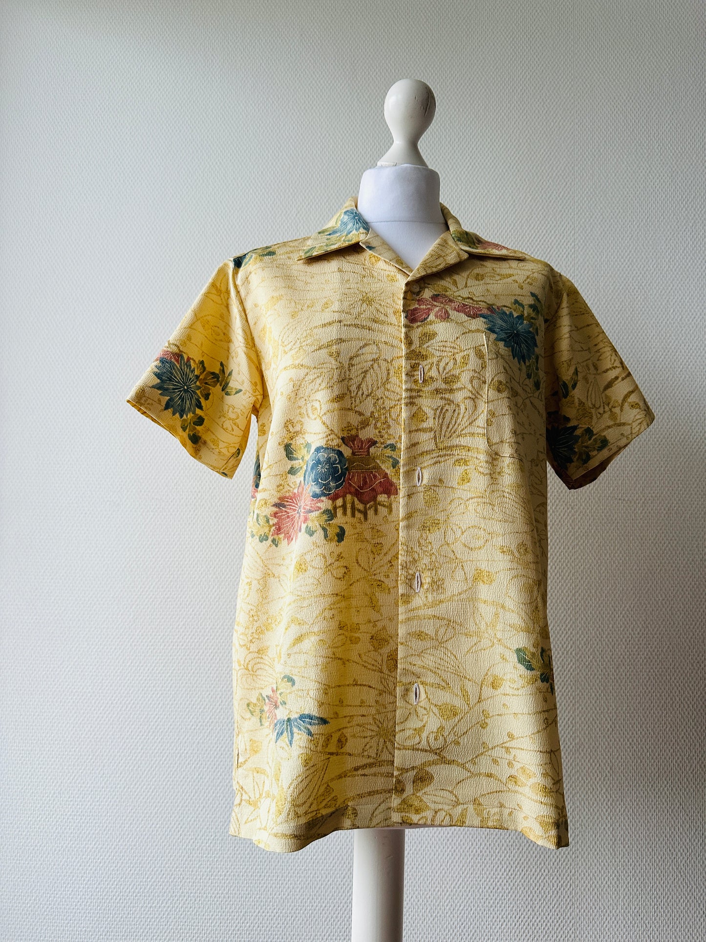 【Beige,Blooming scenery】Hawaiian shirt/Size:S＜New・Silk＞For Men,For Women,For kids,Japanese kimono,Japan unisexese Clothing,unisex,Japanese Gifts,Original Item
