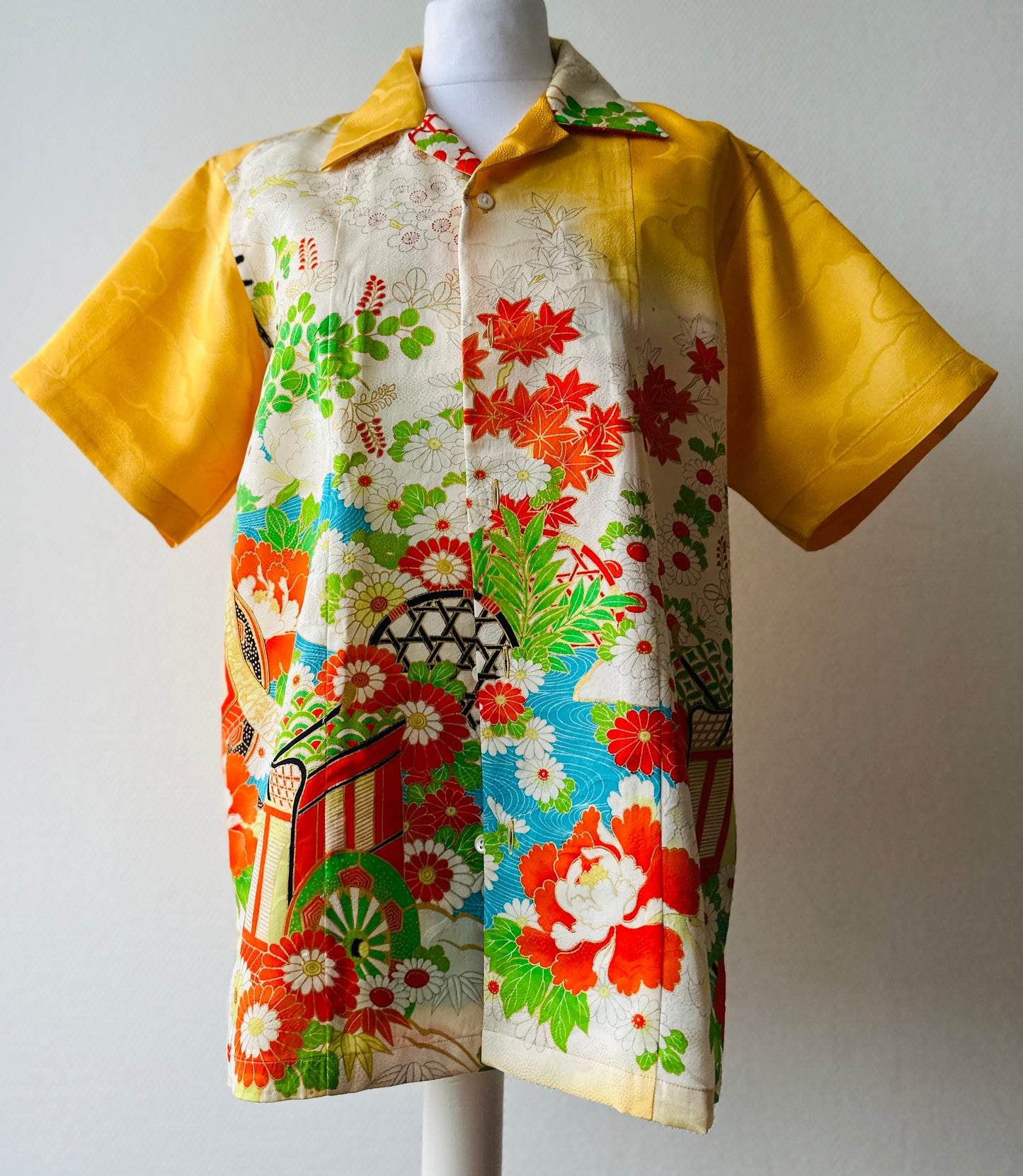 【Yellow,Clouds and Goshoguruma】Hawaiian shirt/Size:M＜New・Silk＞For Men,For Women,For kids,Japanese kimono,Japan unisexese Clothing,unisex,Japanese Gifts,Original Item
