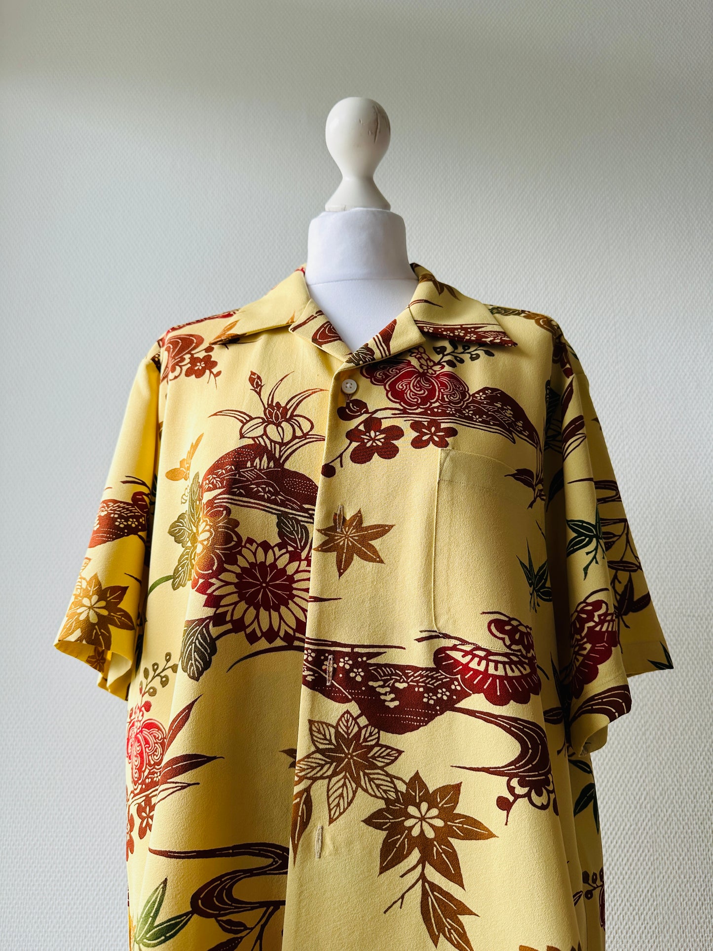 【Cream beige,Bingata】Hawaiian shirt/Size:L＜New・Silk＞For Men,For Women,Japanese kimono,Japan unisexese Clothing,unisex,Japanese Gifts,Original Item