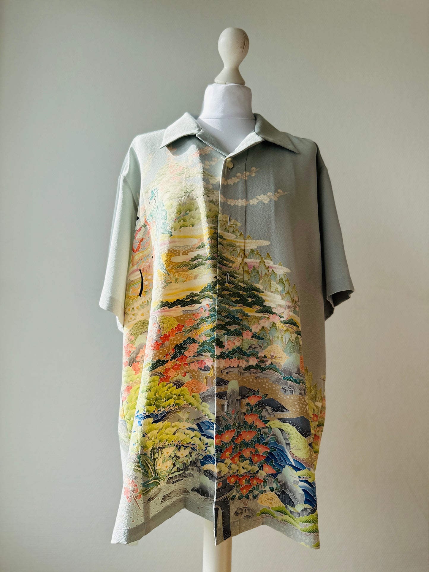 【light gray,Happy Garden】Hawaiian shirt/Size:2L＜New・Silk＞For Men,For Women,Japanese kimono,Japan unisexese Clothing,unisex,Japanese Gifts,Original Item
