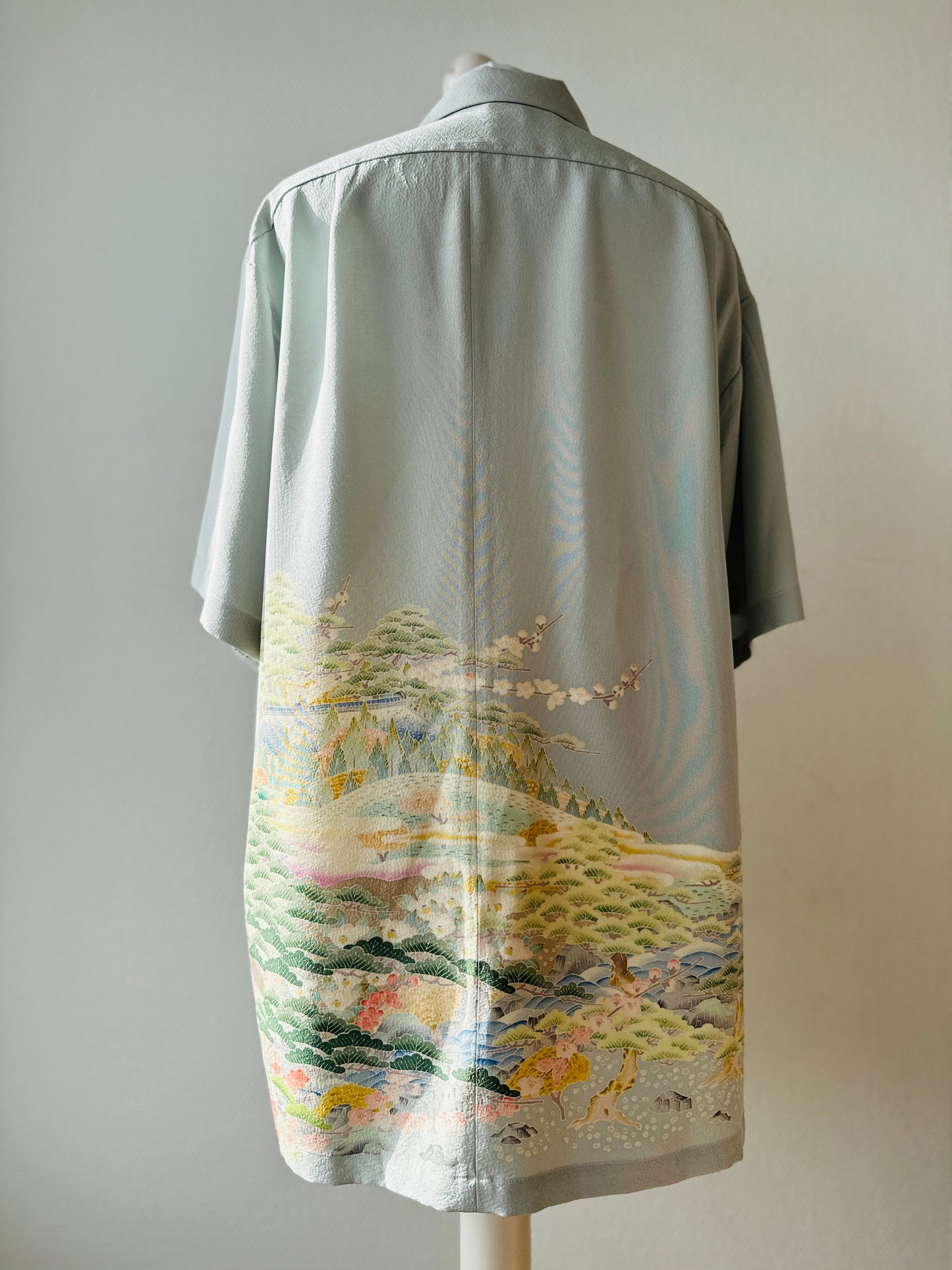 【Hellgrau, glücklicher Garten】 Hawaiian Hemd/Größe: 2L ＜ Neu ・ Seide ＞ Für Männer, für Frauen, japanische Kimono, Japan Unisexesische Kleidung, Unisex, japanische Geschenke, Originalartikel