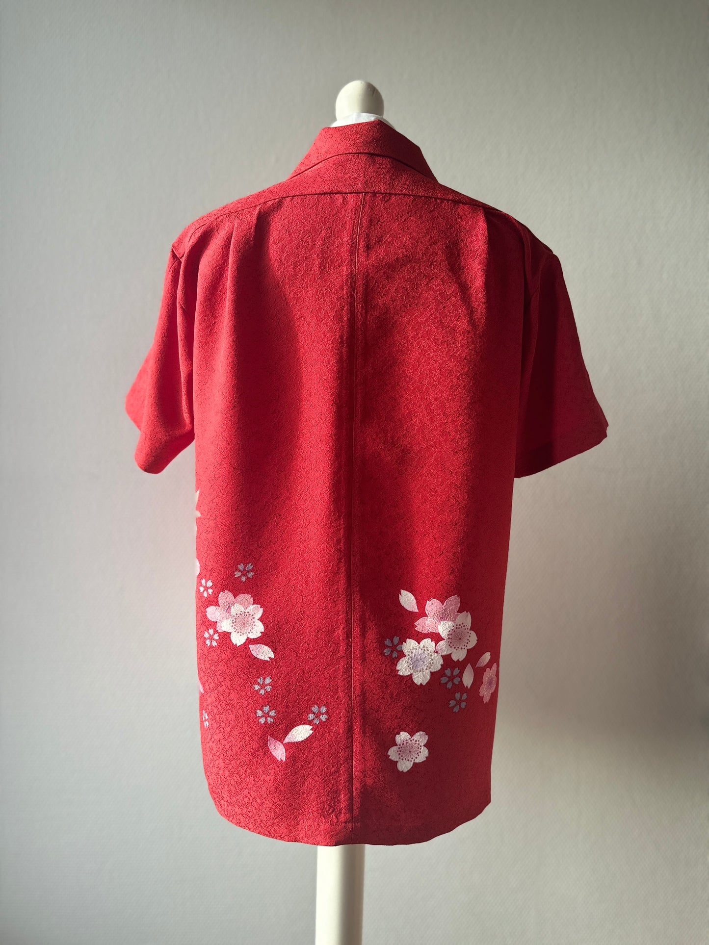【Deep Red, Cherryblossom】 Hawaiianisches Hemd/Größe: S ＜ Neu ・ Seide ＞ Für Männer, für Frauen, für Kinder, japanische Kimono, Japan Unisexesische Kleidung, Unisex, japanische Geschenke, Originalartikel