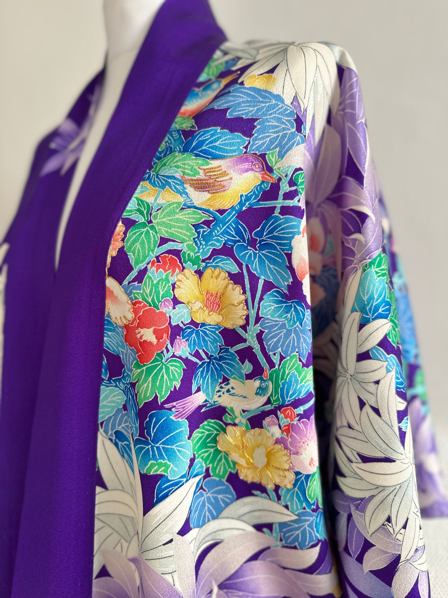 【Purple, klassieke bloemen】 Happi -jas ＜ Uitstekend ・ zijde ＞ voor mannen, voor vrouwen, Japanse Kimono, Japan unisexese kleding, unisex, Japanse geschenken, originele ontwerpen
