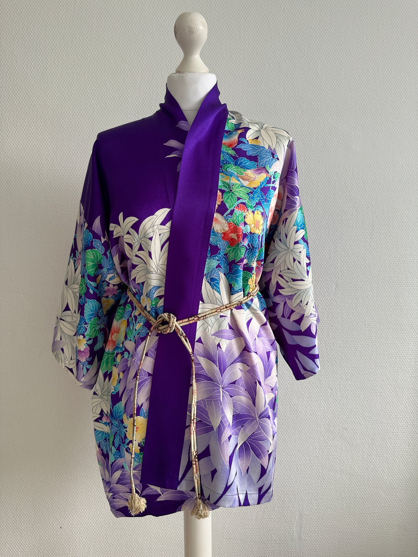 【Purpur, klassische Blumen】 Happi Jacke ＜ ausgezeichnet ・ Seide ＞ Für Männer, für Frauen, japanische Kimono, Japan Unisexesische Kleidung, Unisex, japanische Geschenke, Originaldesigns