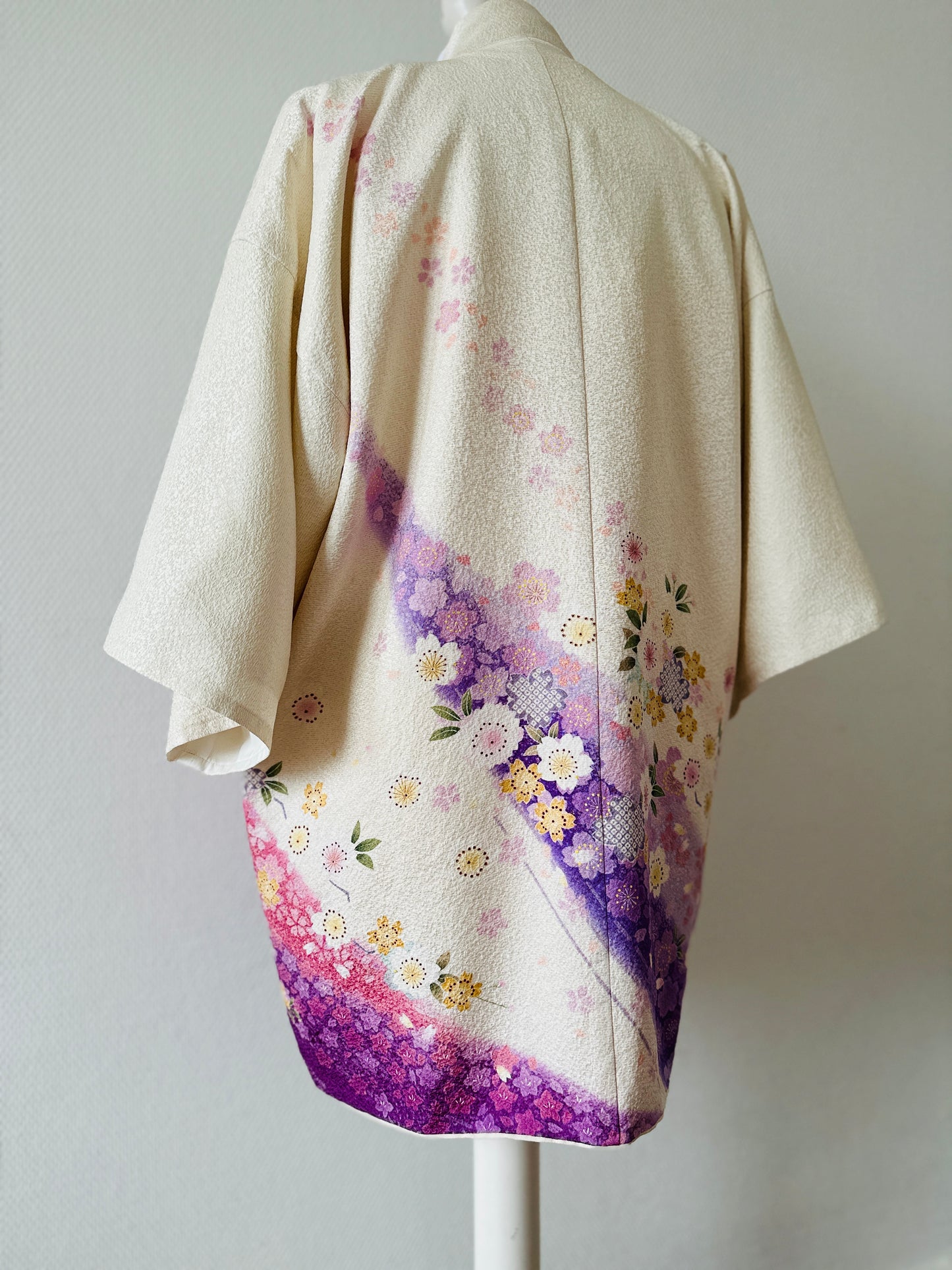 【White,Cherry Blossom】Happi Jacket＜Excellent・Silk＞For Men,For Women,Japanese kimono,Japan unisexese Clothing,unisex,Japanese Gifts,Original Designs