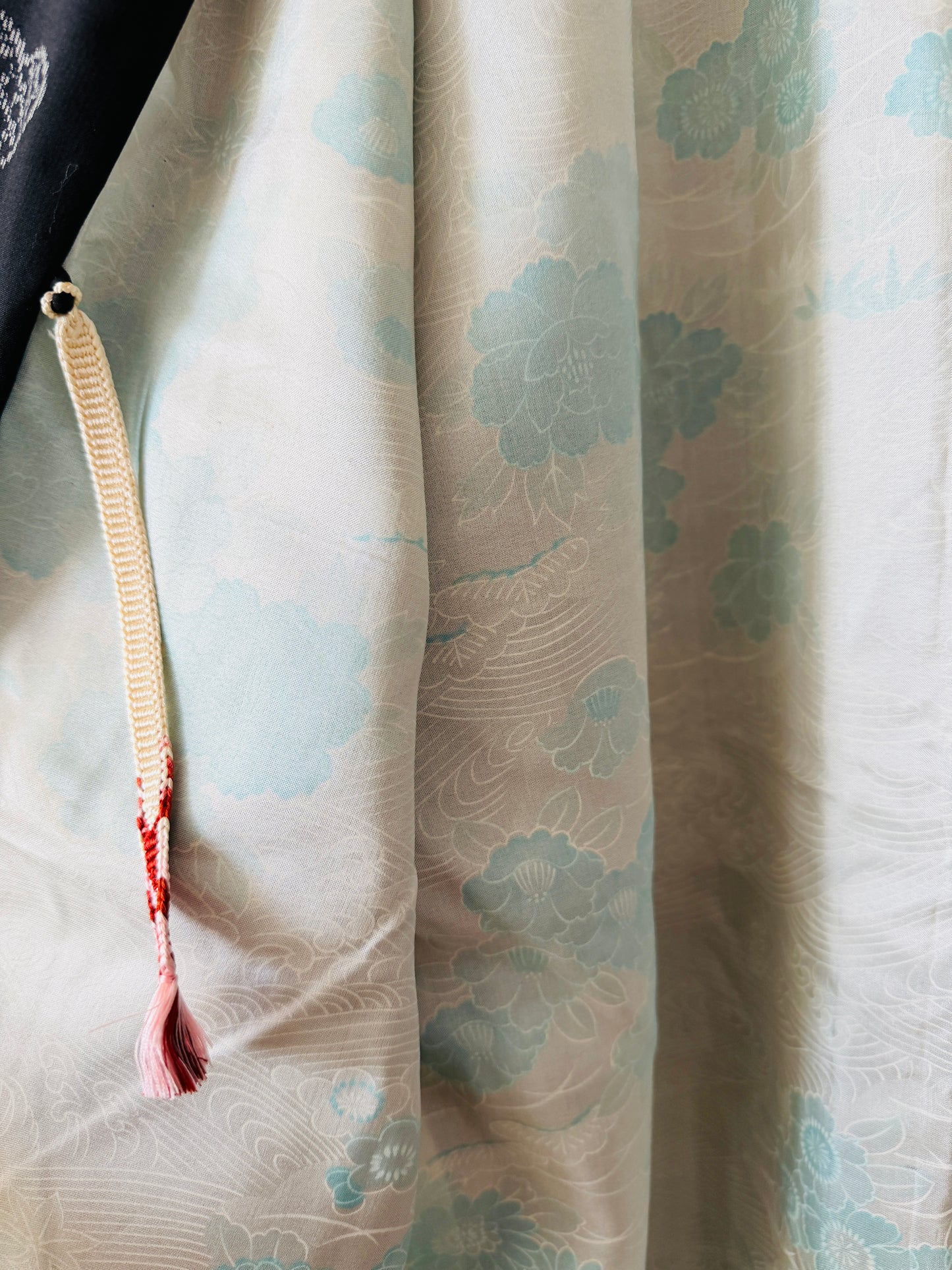 Haori in Vintage-Farbe – Oshima-Wolken und traditionelle japanische Vasen –