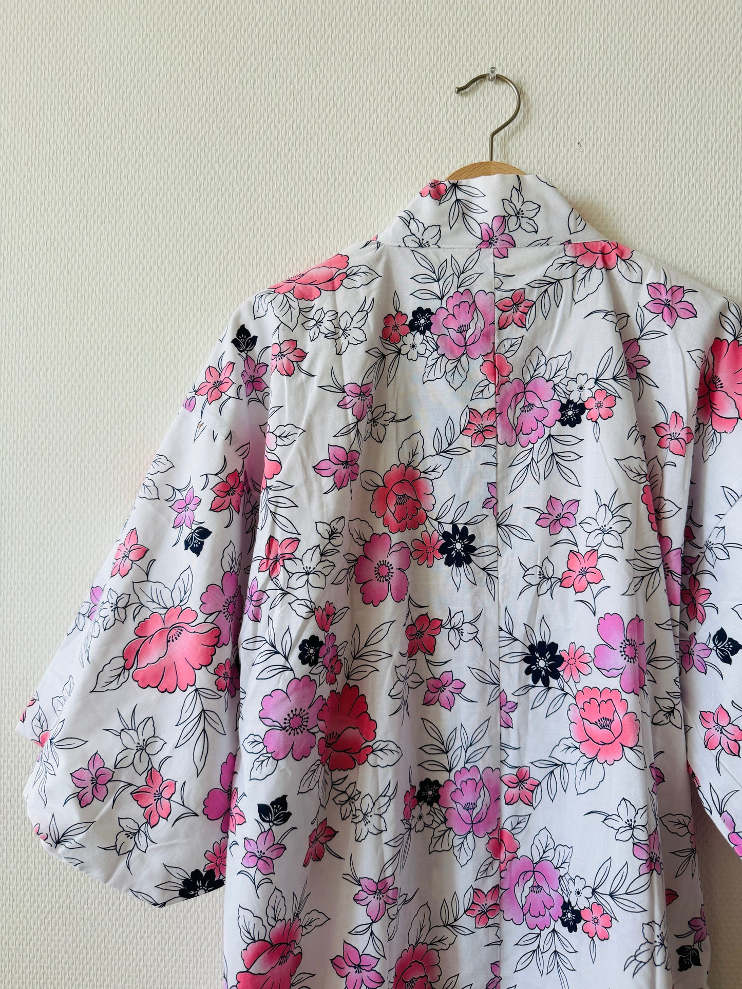 Kimono-style night robe - White and pink Robe with matching sash  -