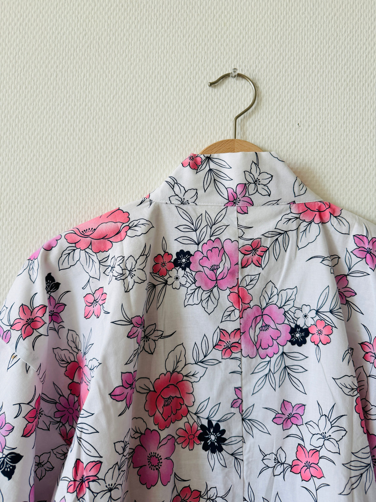 Kimono-style night robe - White and pink Robe with matching sash  -