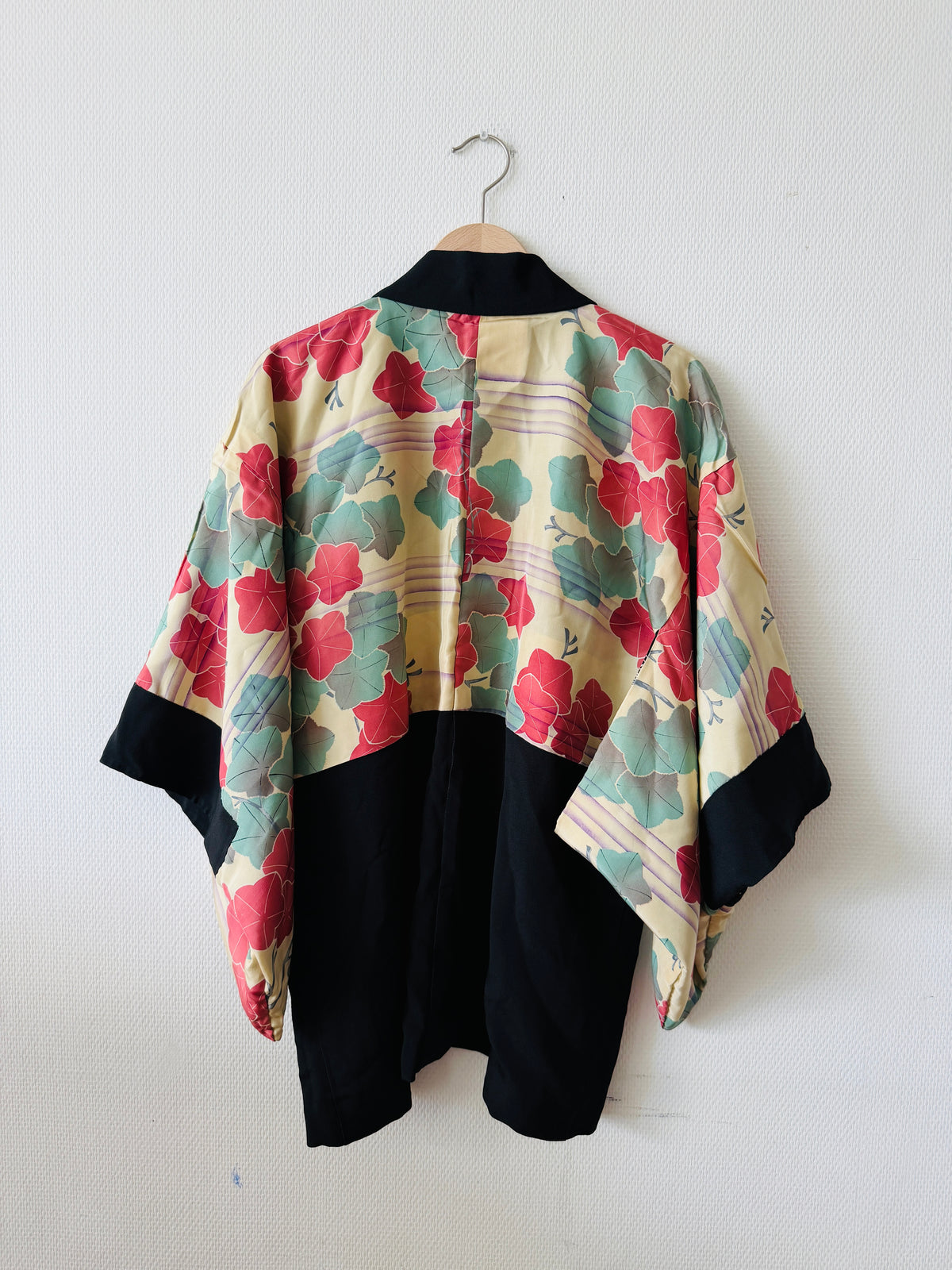 Haori noir vintage - source -