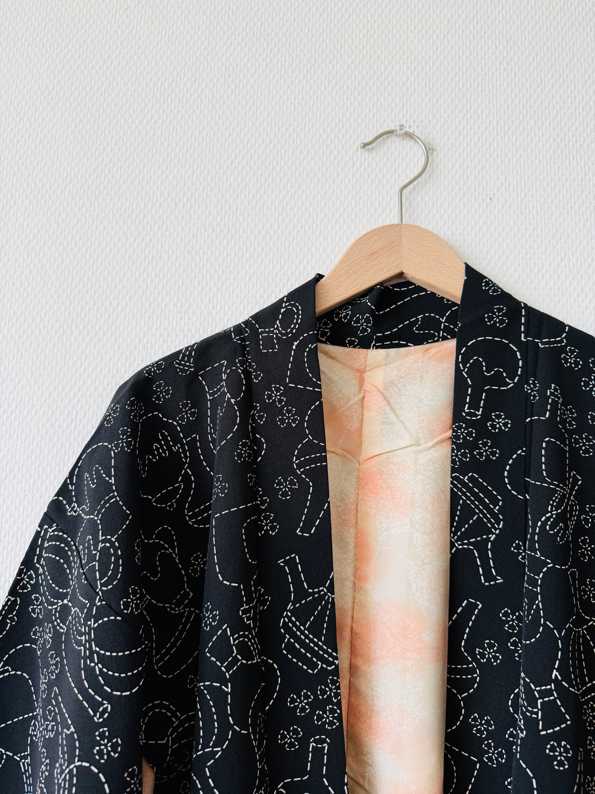 Vintage Black Haori - The Magic Vase -