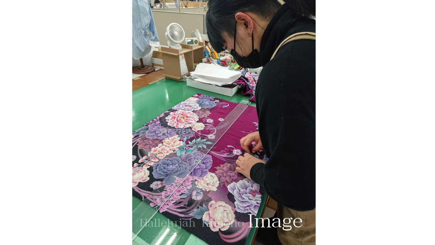 【Purple, Fleurs classiques】 Veste heureuse ＜ Excellent ・ Silk ＞ pour les hommes, pour les femmes, le kimono japonais, les vêtements unisexais japonais, unisexe, cadeaux japonais, designs originaux
