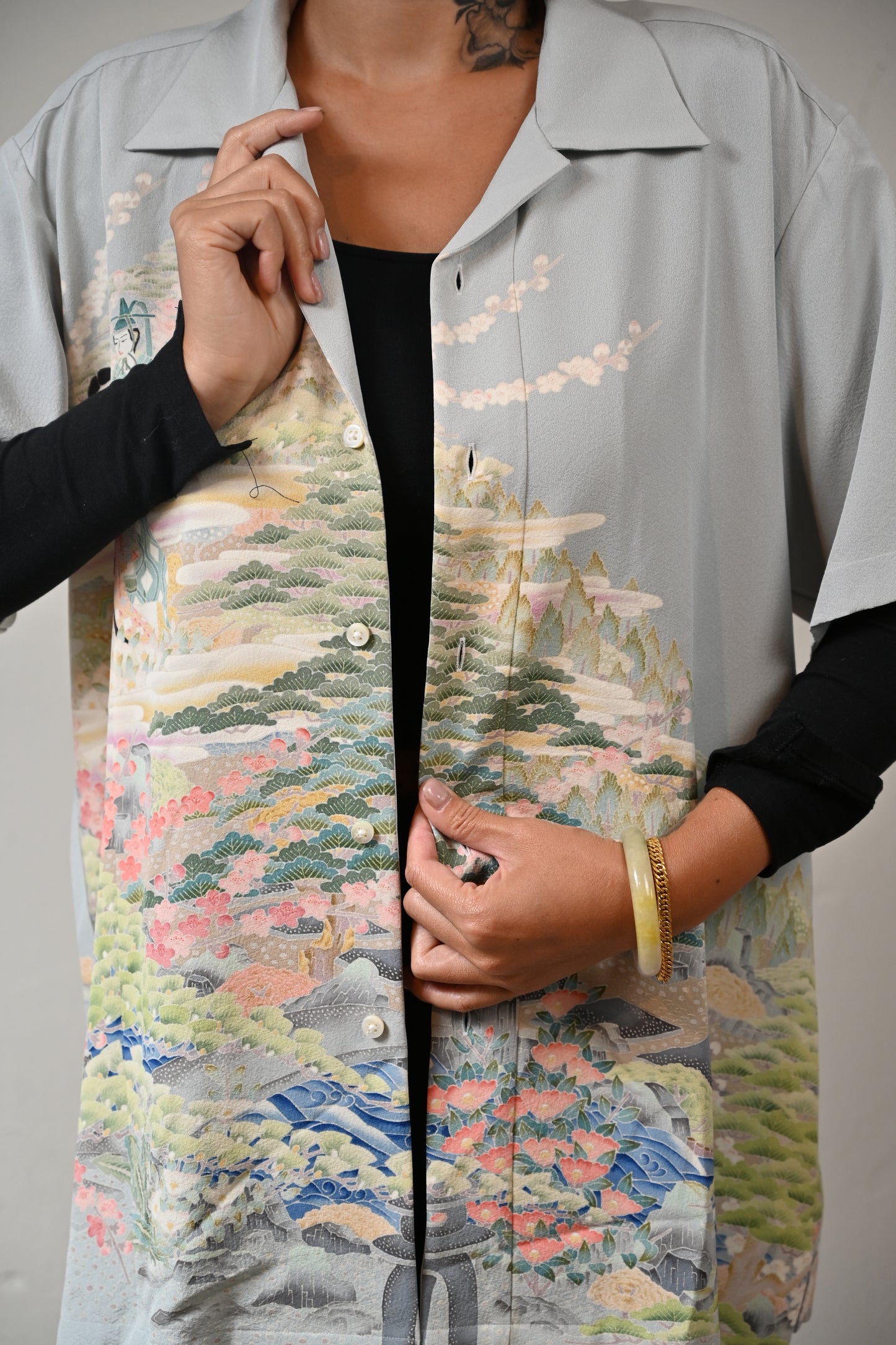 【Hellgrau, glücklicher Garten】 Hawaiian Hemd/Größe: 2L ＜ Neu ・ Seide ＞ Für Männer, für Frauen, japanische Kimono, Japan Unisexesische Kleidung, Unisex, japanische Geschenke, Originalartikel