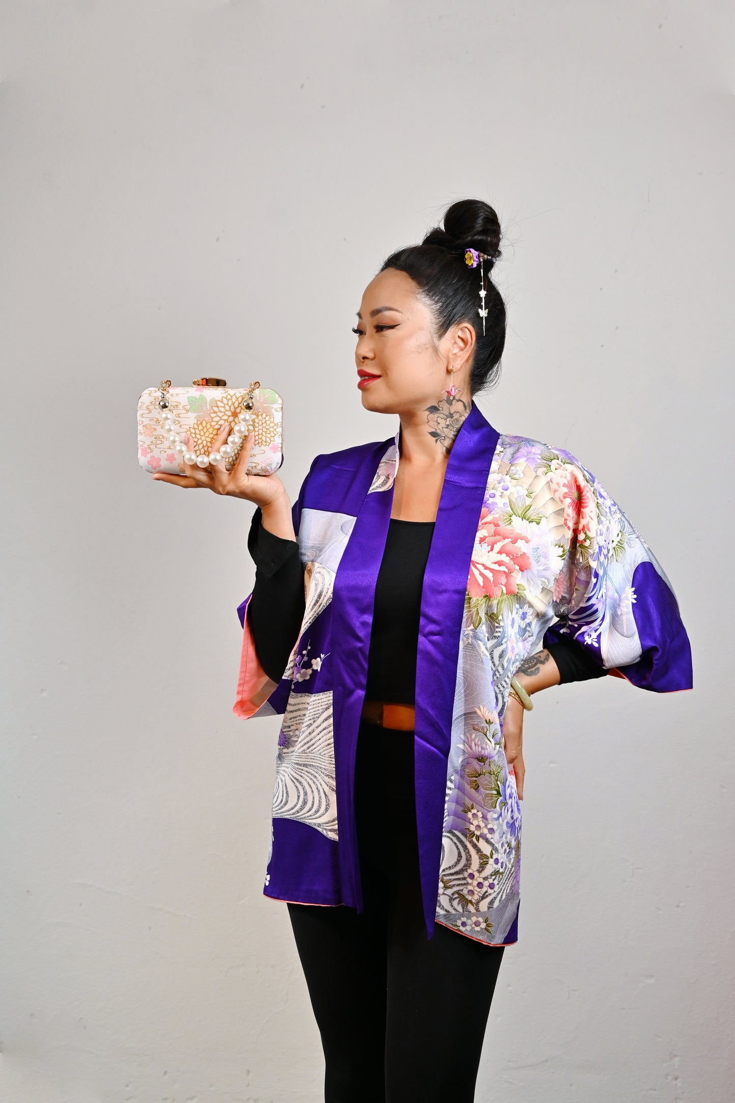 【Purpur, große Blumen und Wasser】 Happi Jacke ＜ Ausgezeichnet ・ Seide ＞ Für Männer, für Frauen, japanische Kimono, Japan Unisexesische Kleidung, Unisex, japanische Geschenke, Originaldesigns