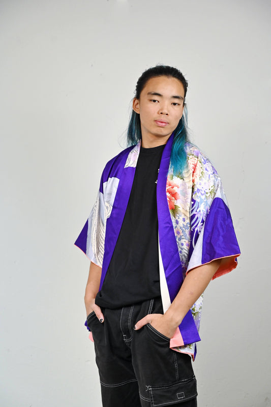 【Purple, grandes fleurs et eau】 veste heureuse ＜ Excellent ・ Silk ＞ pour les hommes, pour les femmes, le kimono japonais, les vêtements unisexais japonais, unisexe, cadeaux japonais, dessins originaux