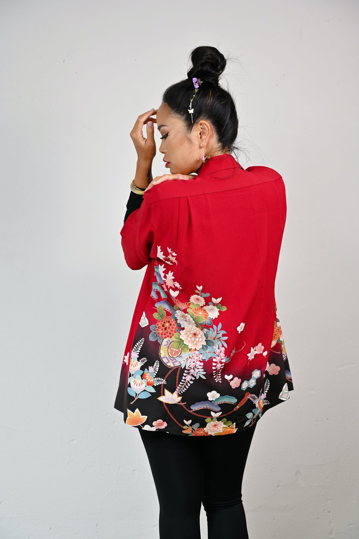 【Rot, Kiefernbaum und Wisteria】 hawaiianisches Hemd/Größe: 2L ＜ Neu ・ Seide ＞ Für Männer, für Frauen, japanische Kimono, Japan Unisexesische Kleidung, Unisex, japanische Geschenke, Originalartikel