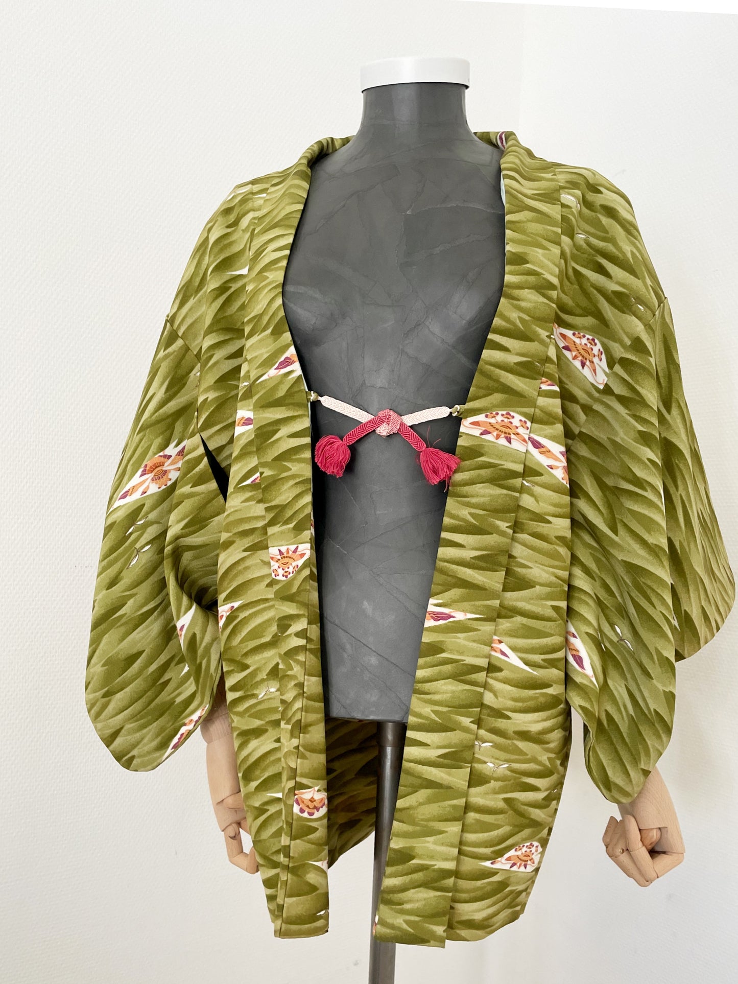 Japanese Haori＜Excellent・Silk＞【Matcha Green,endless grass】for ladies,Japanese kimono,Japanunisexese Clothing,Mens,unisex,Japanese Gifts