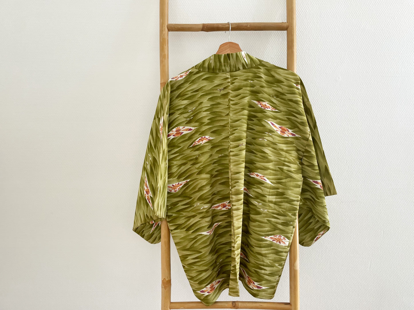 Japanische Haori ＜ Ausgezeichnet ・ Seide ＞ 【Matcha grün, endloses Gras】 für Damen, japanische Kimono, japanunisexesische Kleidung, Herren, Unisex, japanische Geschenke